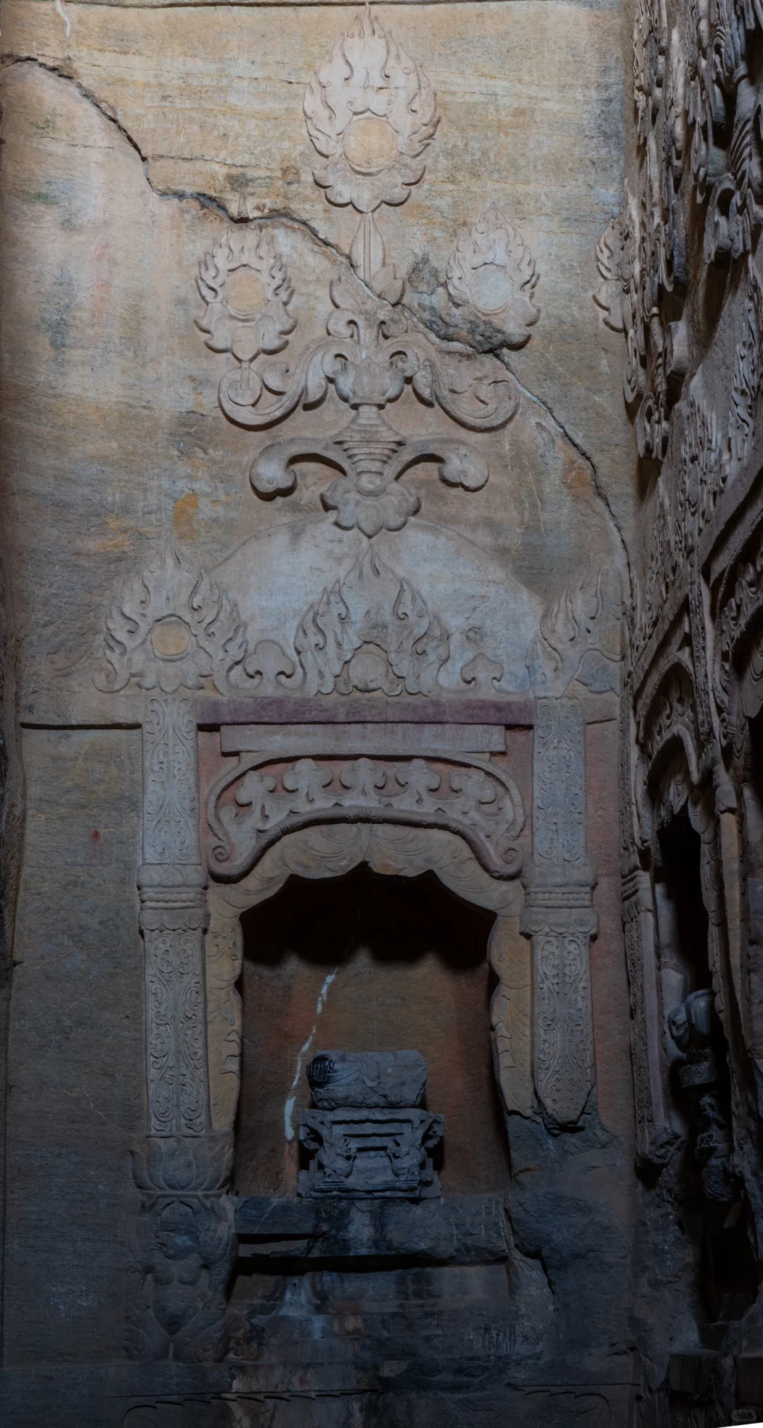 北齐的莲花在响堂山