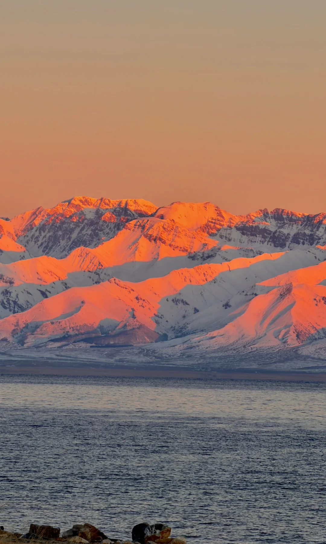 赛里木湖blue pink hour💕美疯了！！！！！