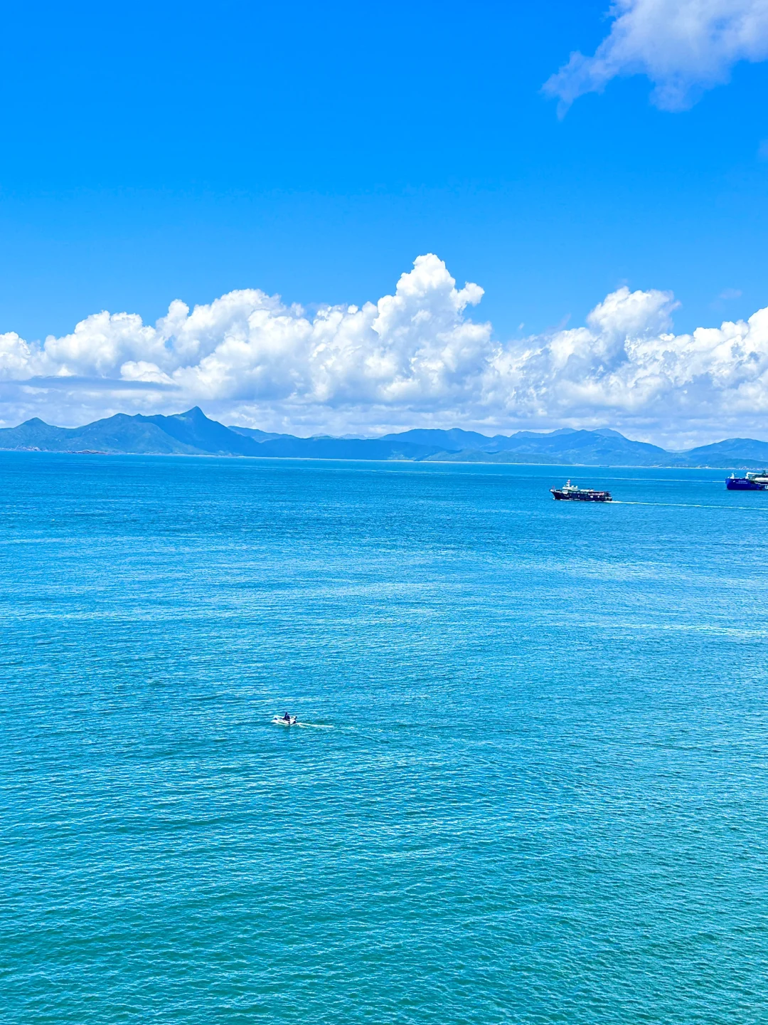 就在深圳‼️不去大梅沙，这片玻璃海美炸了🏖️