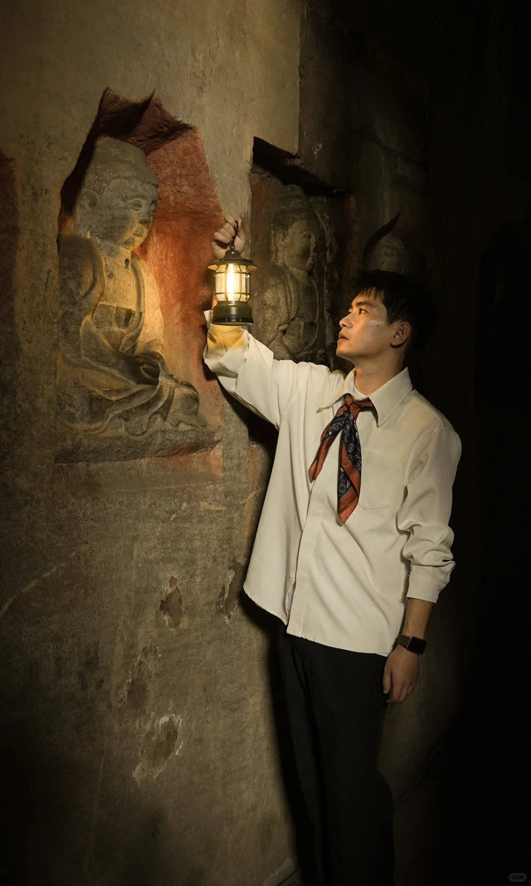 在这座三千年的古城外，我照耀到南北朝的光