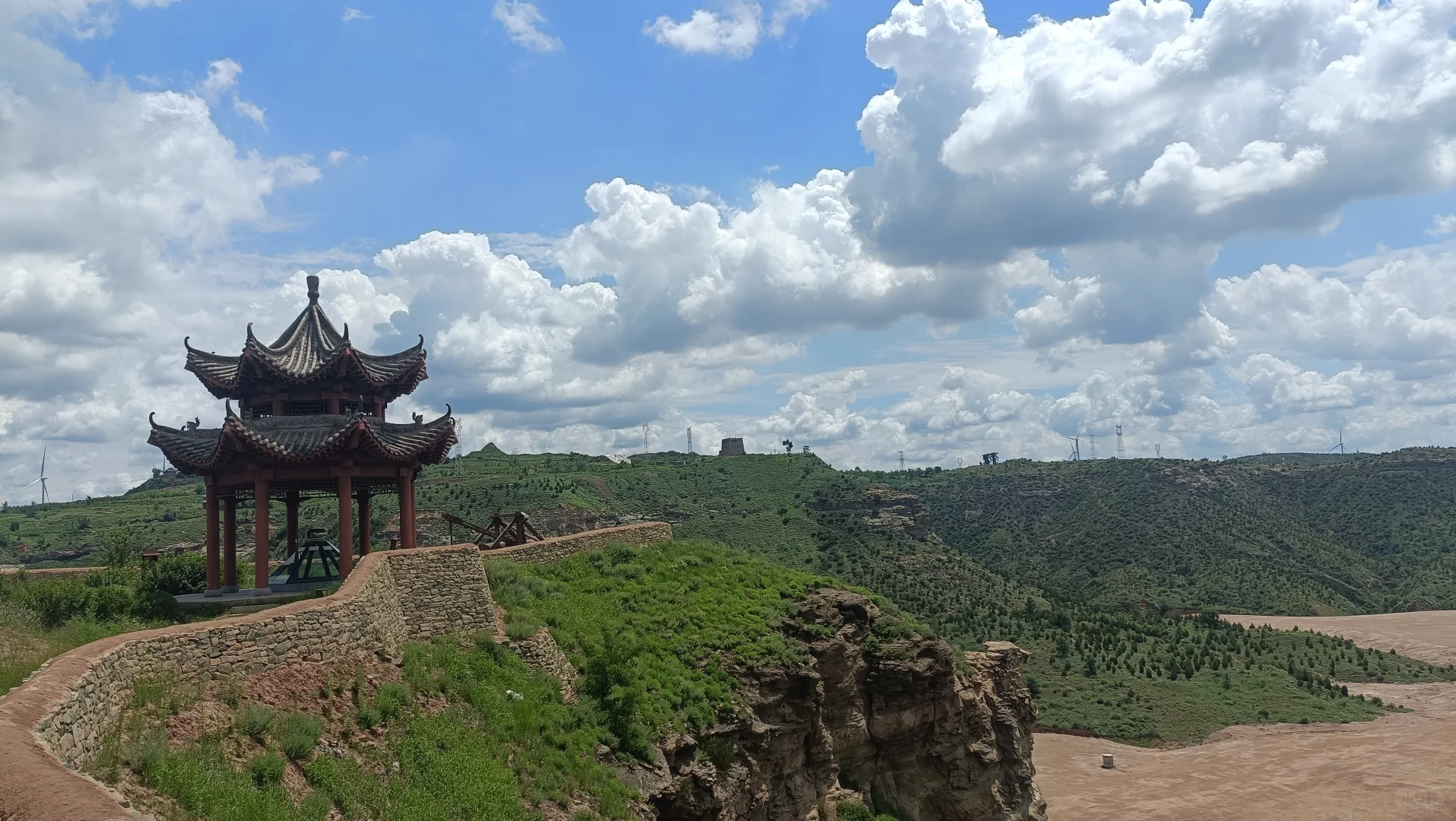 **《跟着小红书爆火！神木杨家城1日游攻略