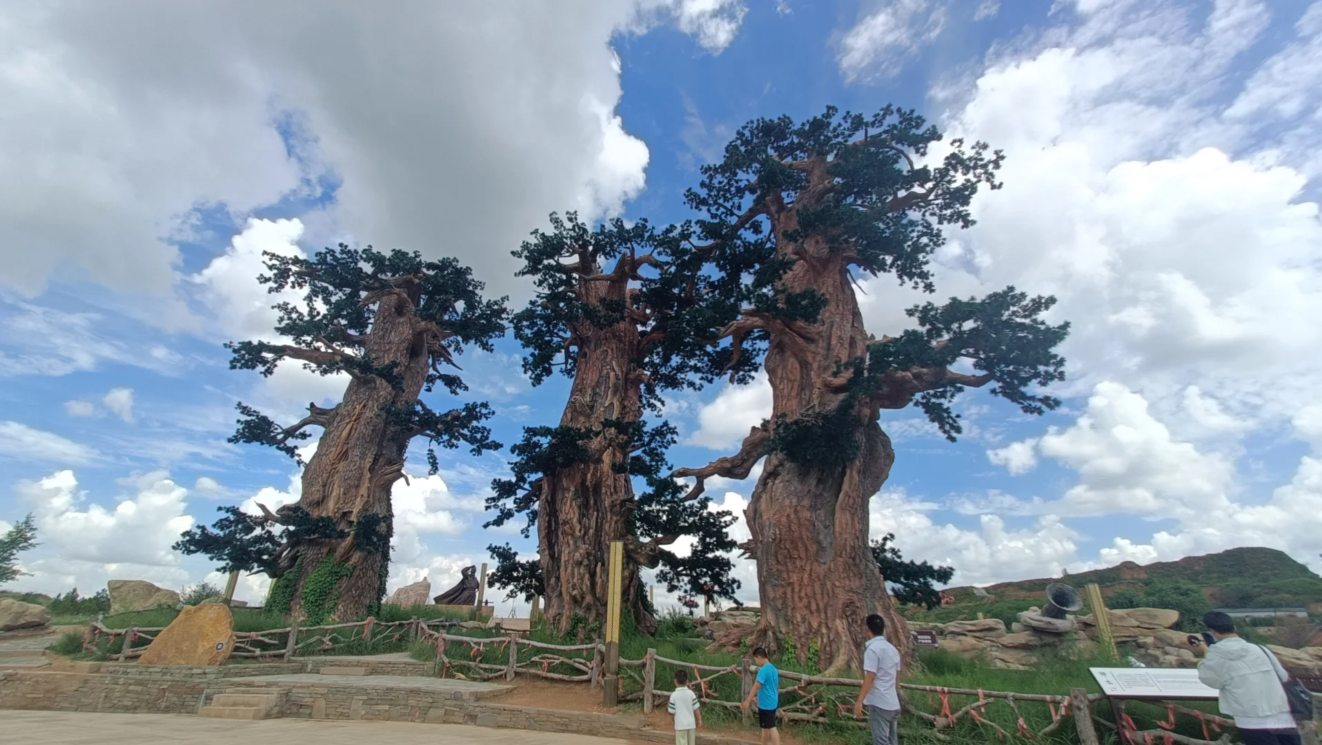 **《跟着小红书爆火！神木杨家城1日游攻略