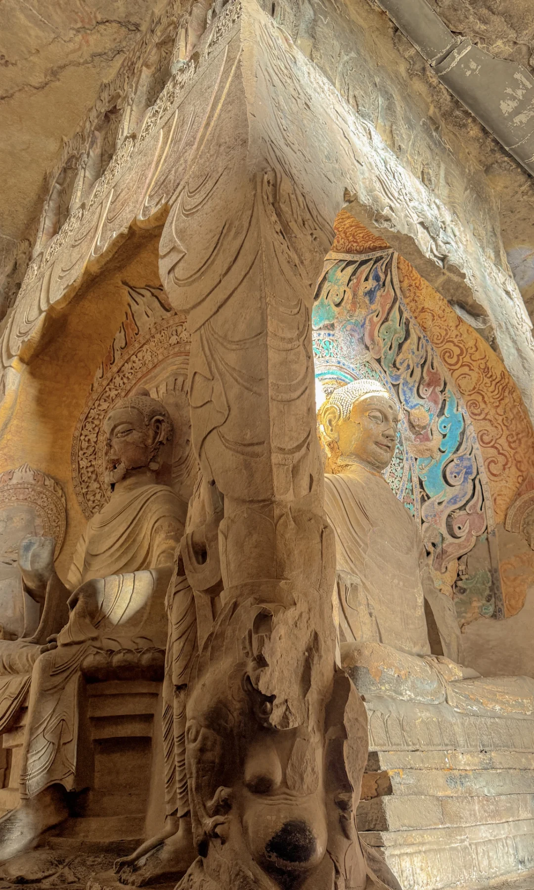 在这座三千年的古城外，我照耀到南北朝的光