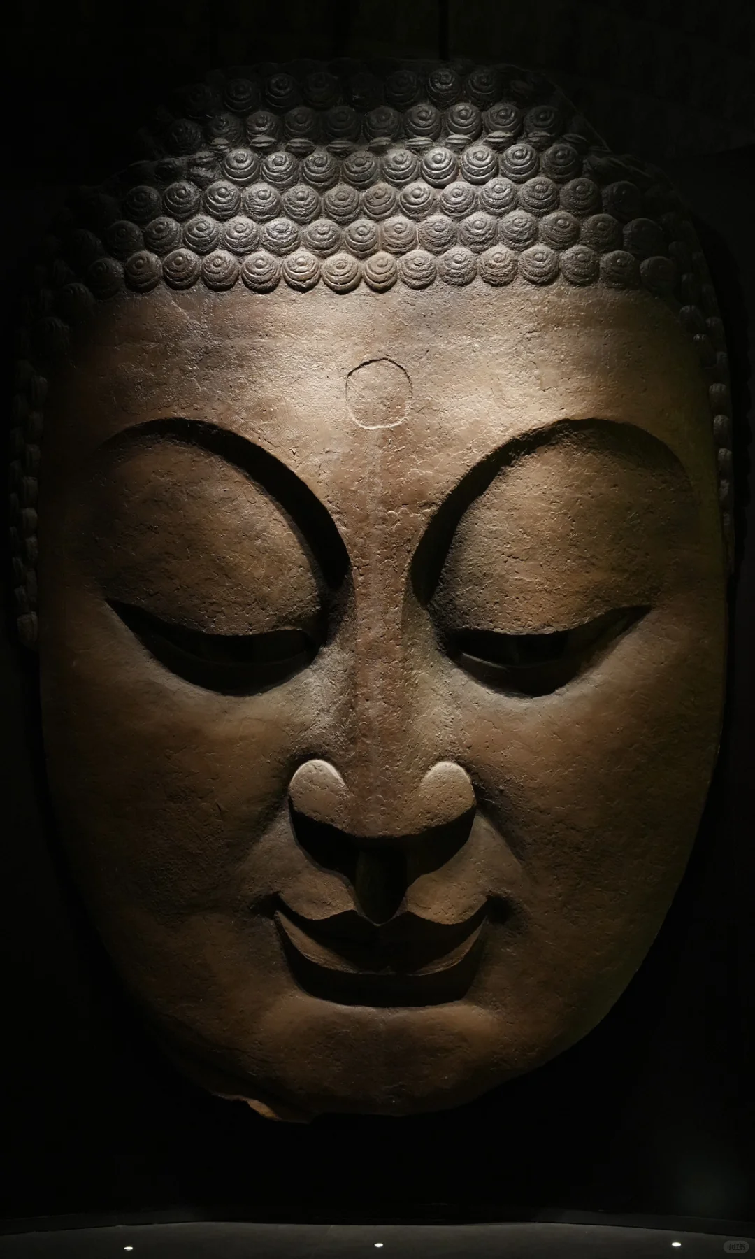 在这座三千年的古城外，我照耀到南北朝的光