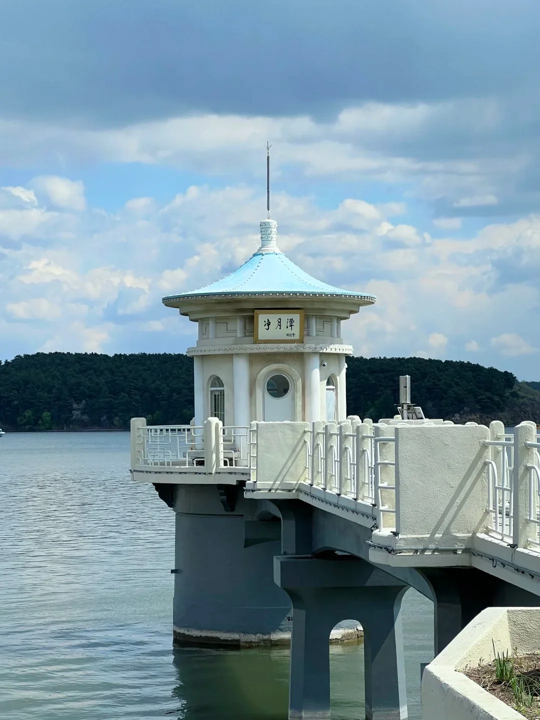 被称为 “北方明珠” 的净月潭