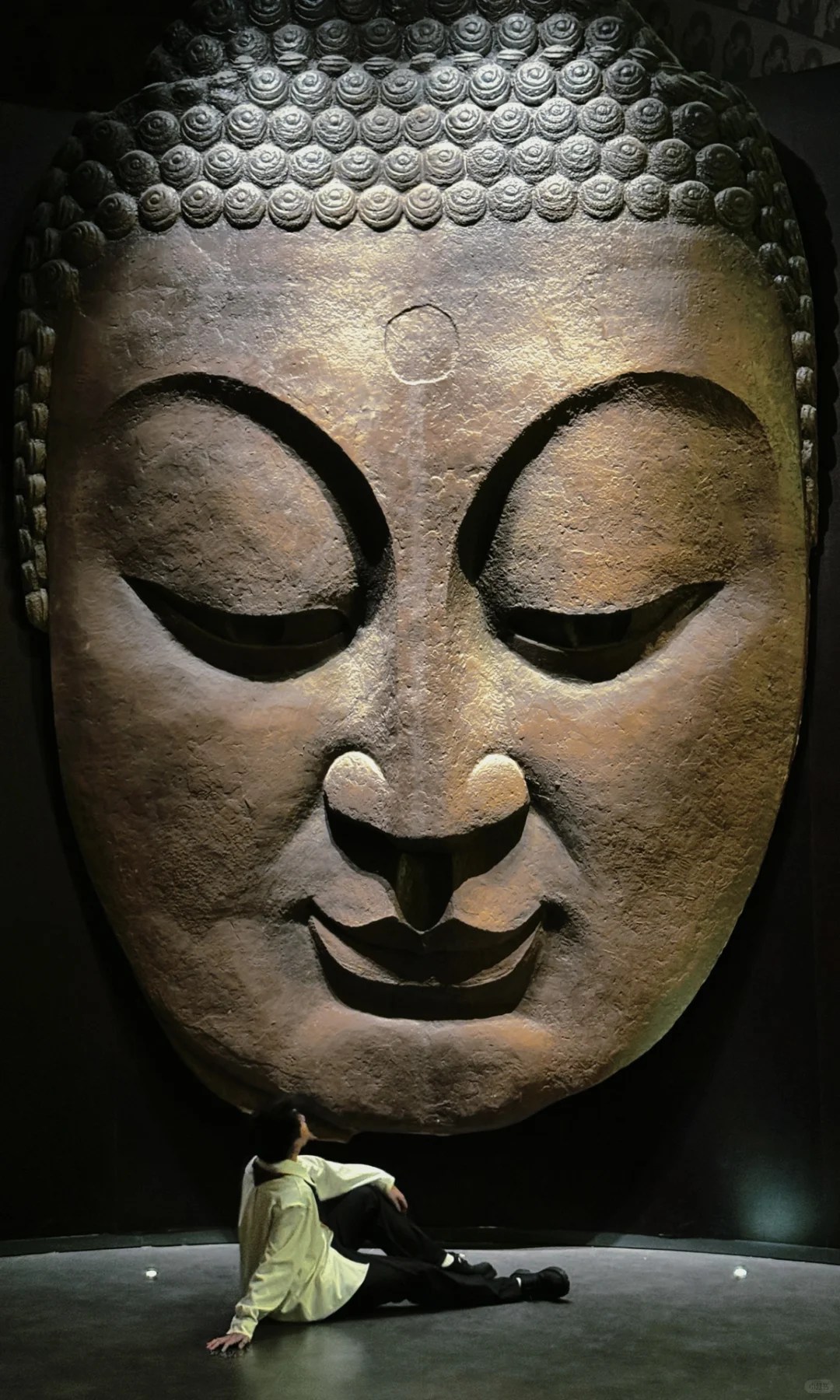 在这座三千年的古城外，我照耀到南北朝的光