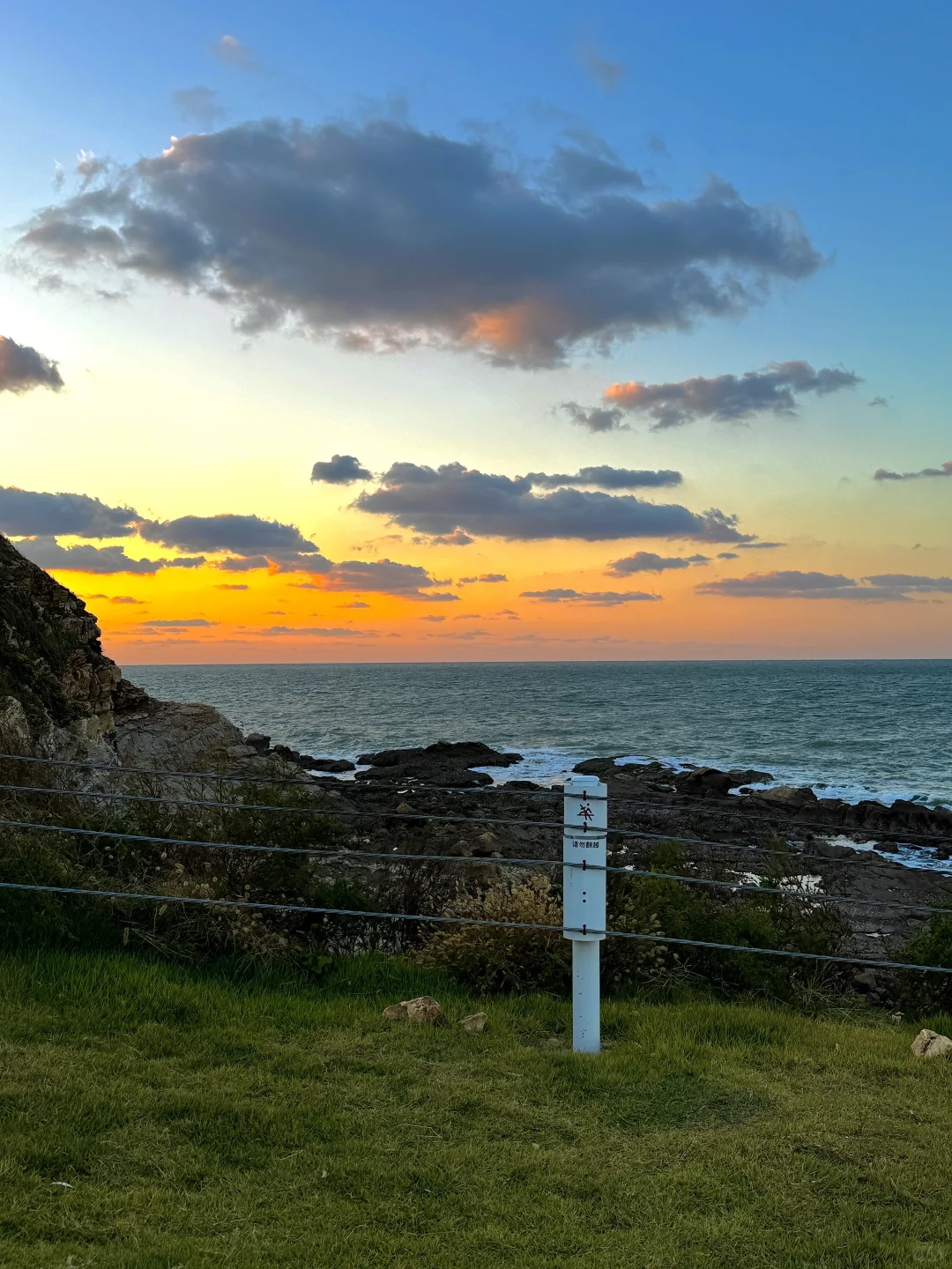 威海｜小石岛最值的10块钱！日落泳池咖啡店🍸