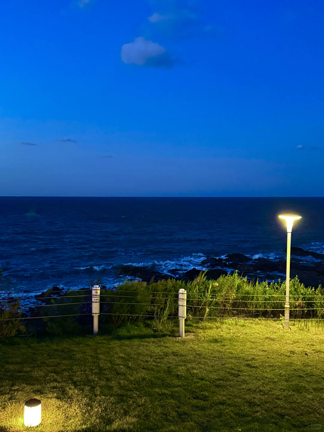 威海｜小石岛最值的10块钱！日落泳池咖啡店🍸