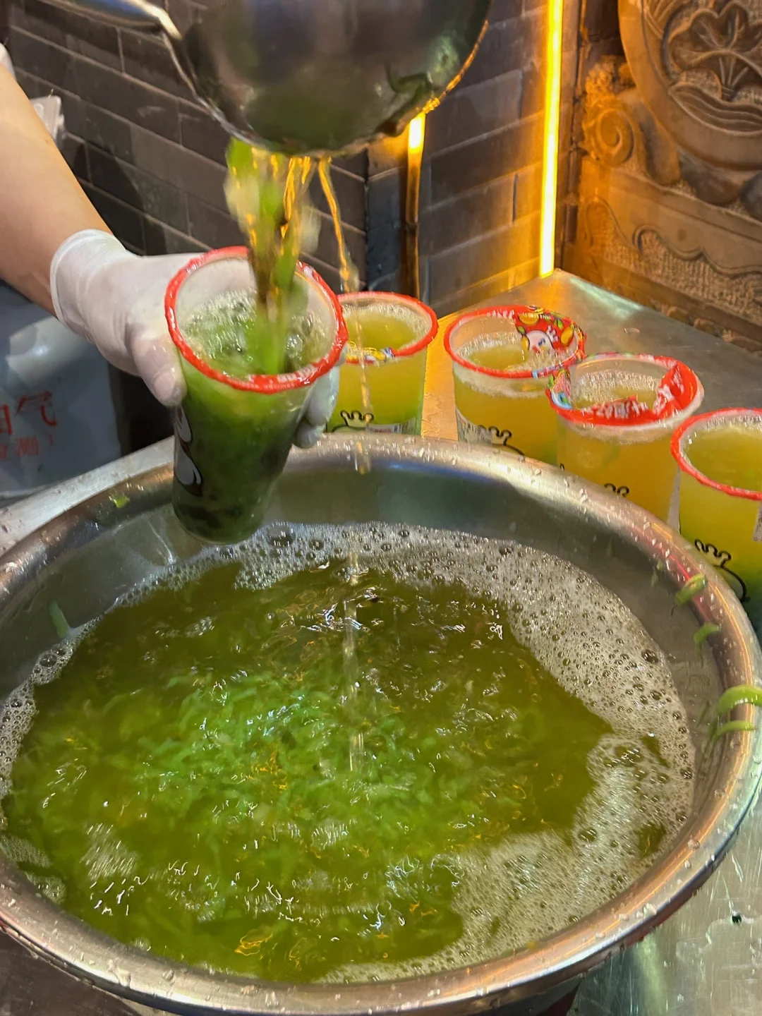 西安城墙边…记得空腹来！！