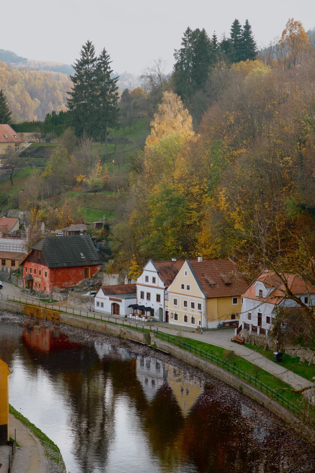 推开窗就是捷克小镇的风景🍂