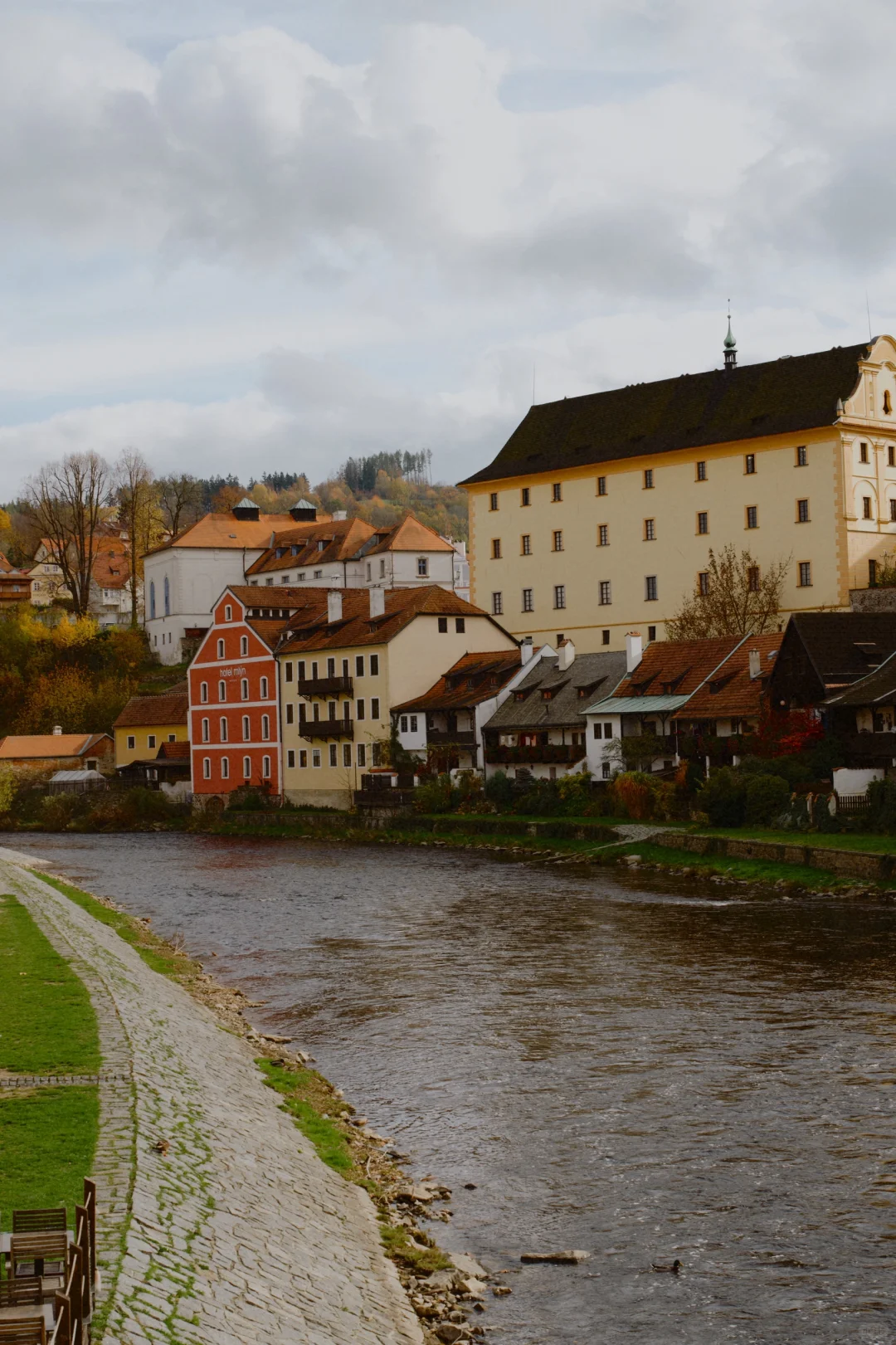 推开窗就是捷克小镇的风景🍂