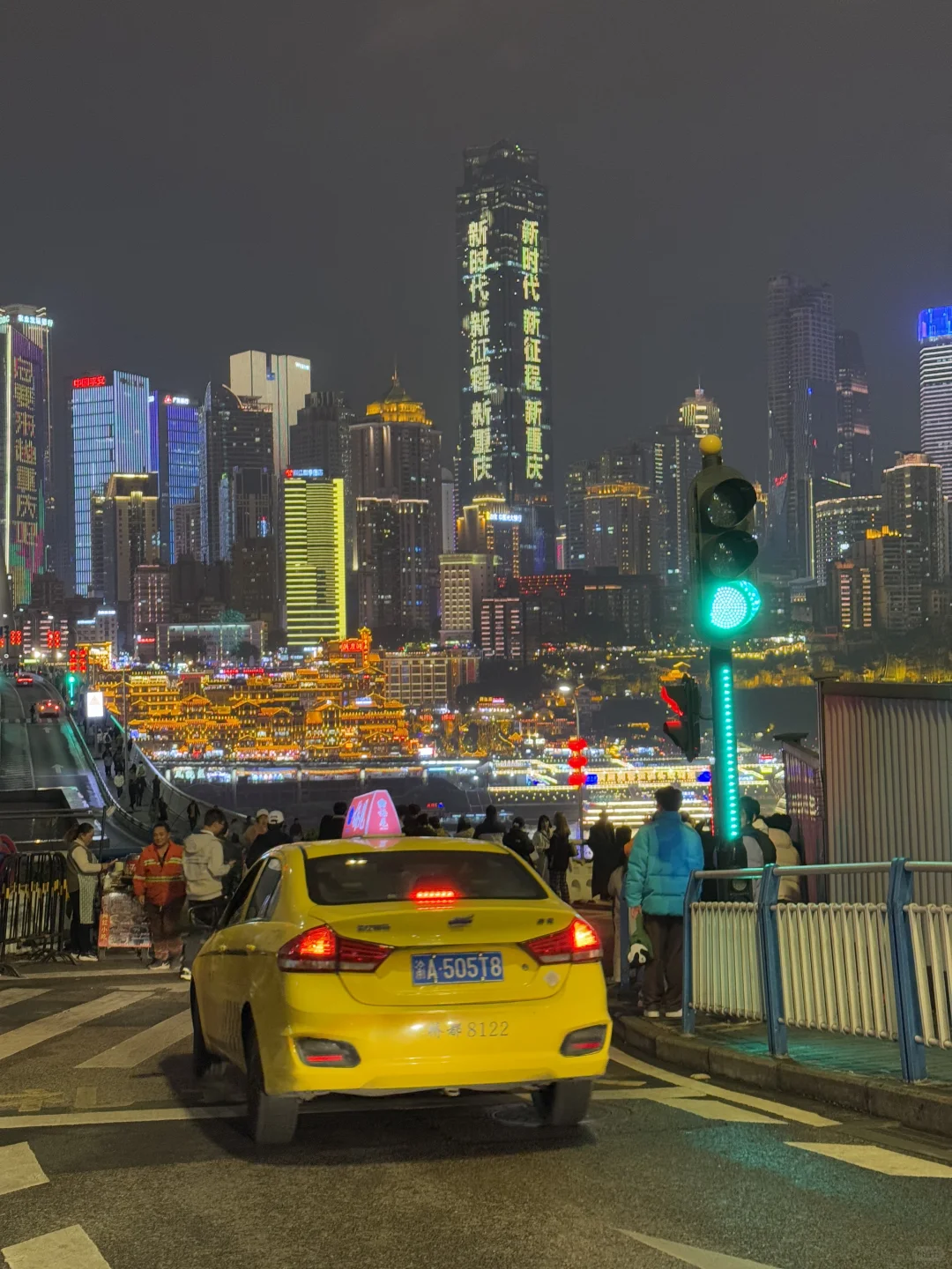 对自己熬夜做的重庆三日游攻略满意得睡不着