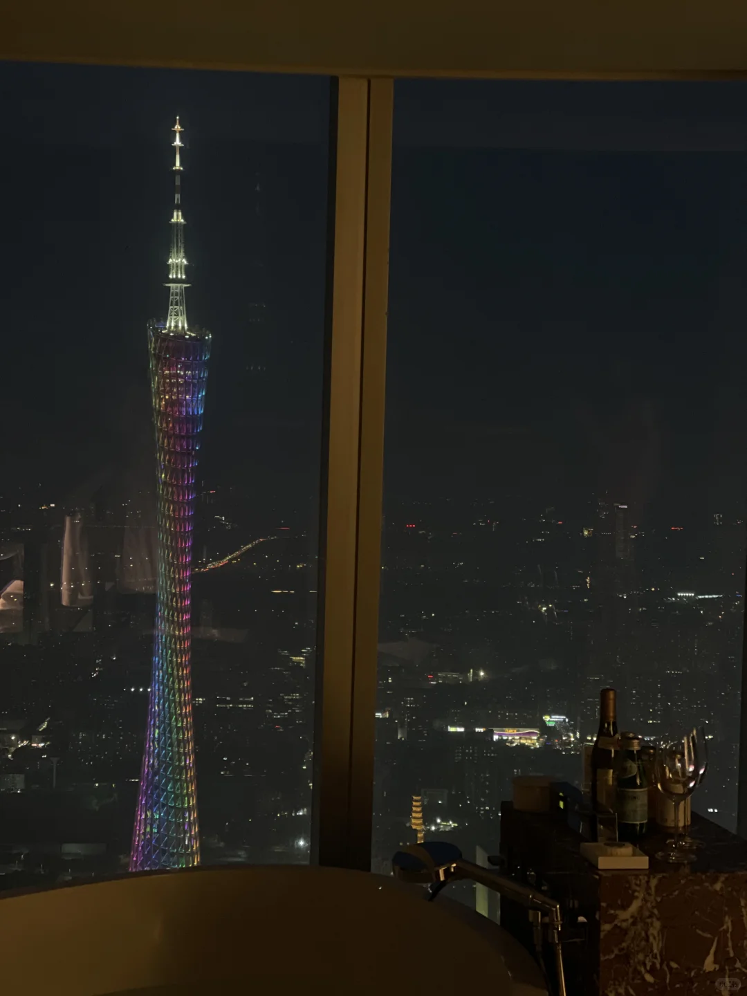 是广州塔前的玫瑰花💐啊！