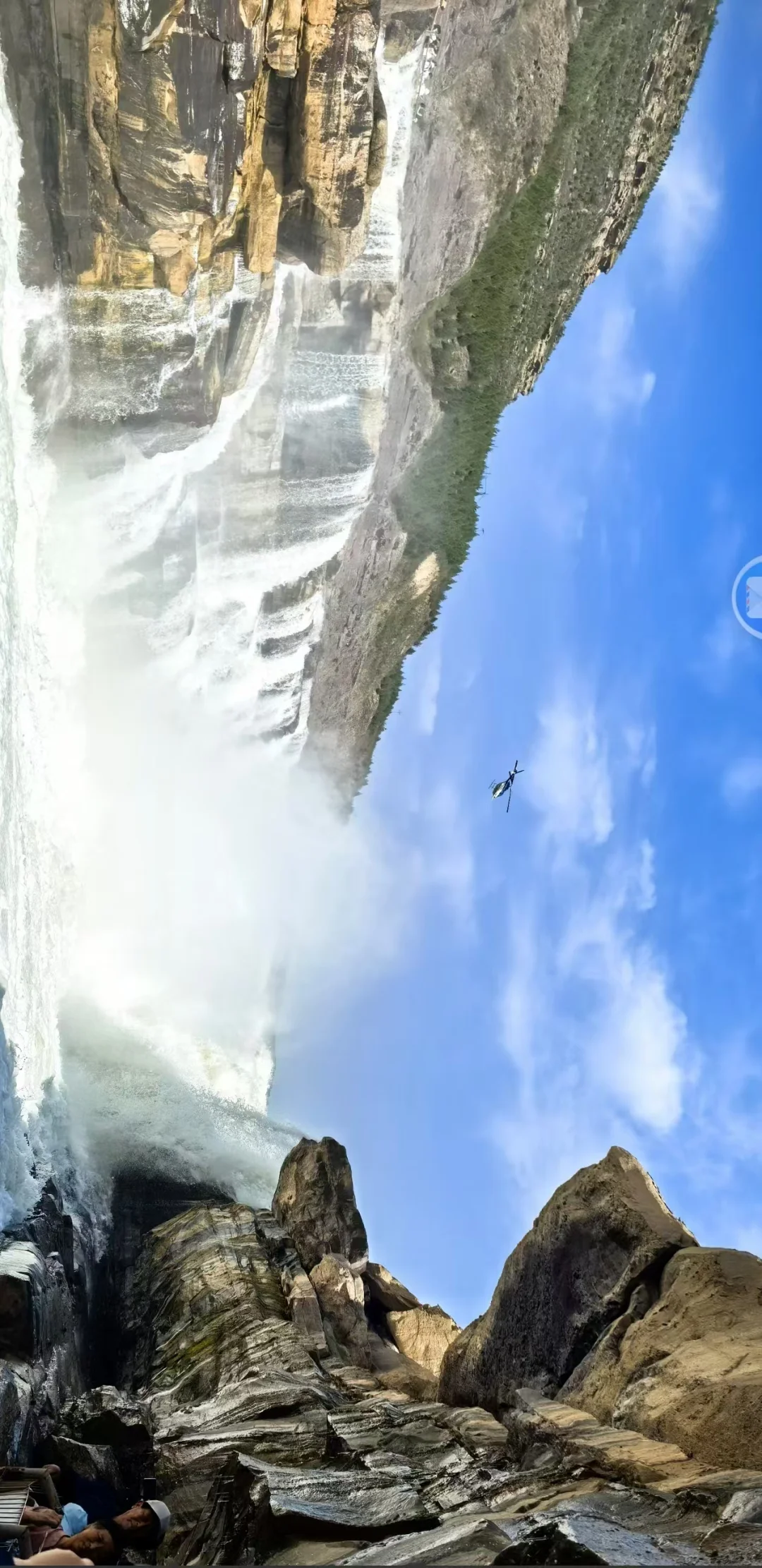 🌊 壮丽瀑布与静谧秋天的完美碰撞！