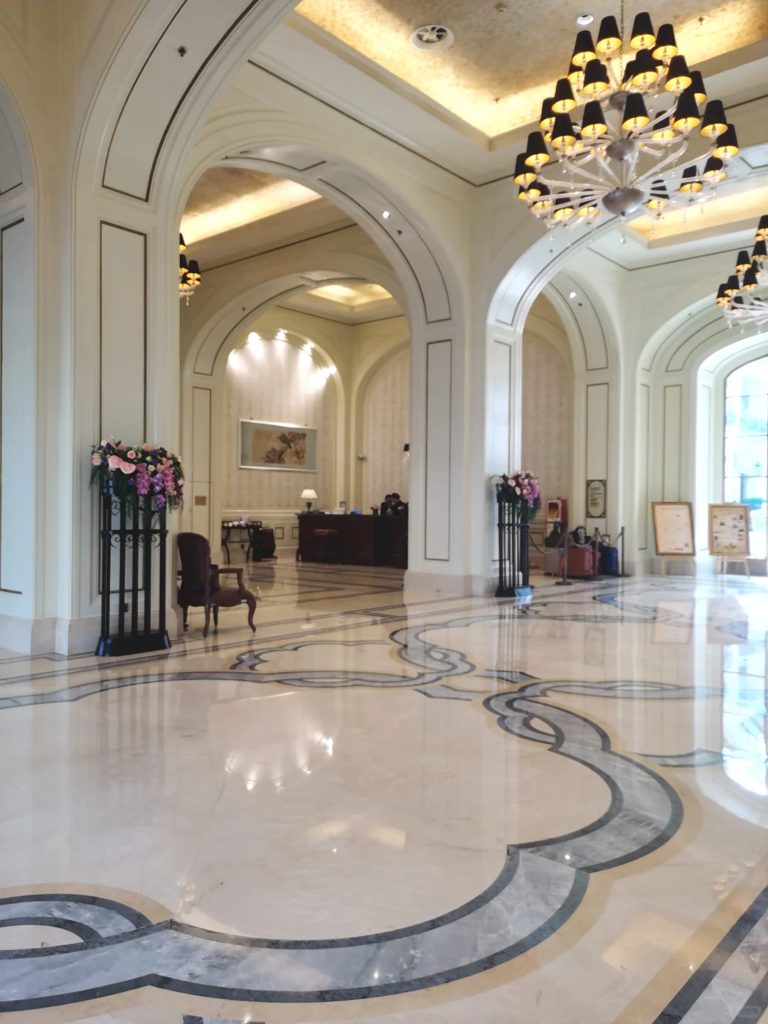 去了欧洲跟到了天津似的