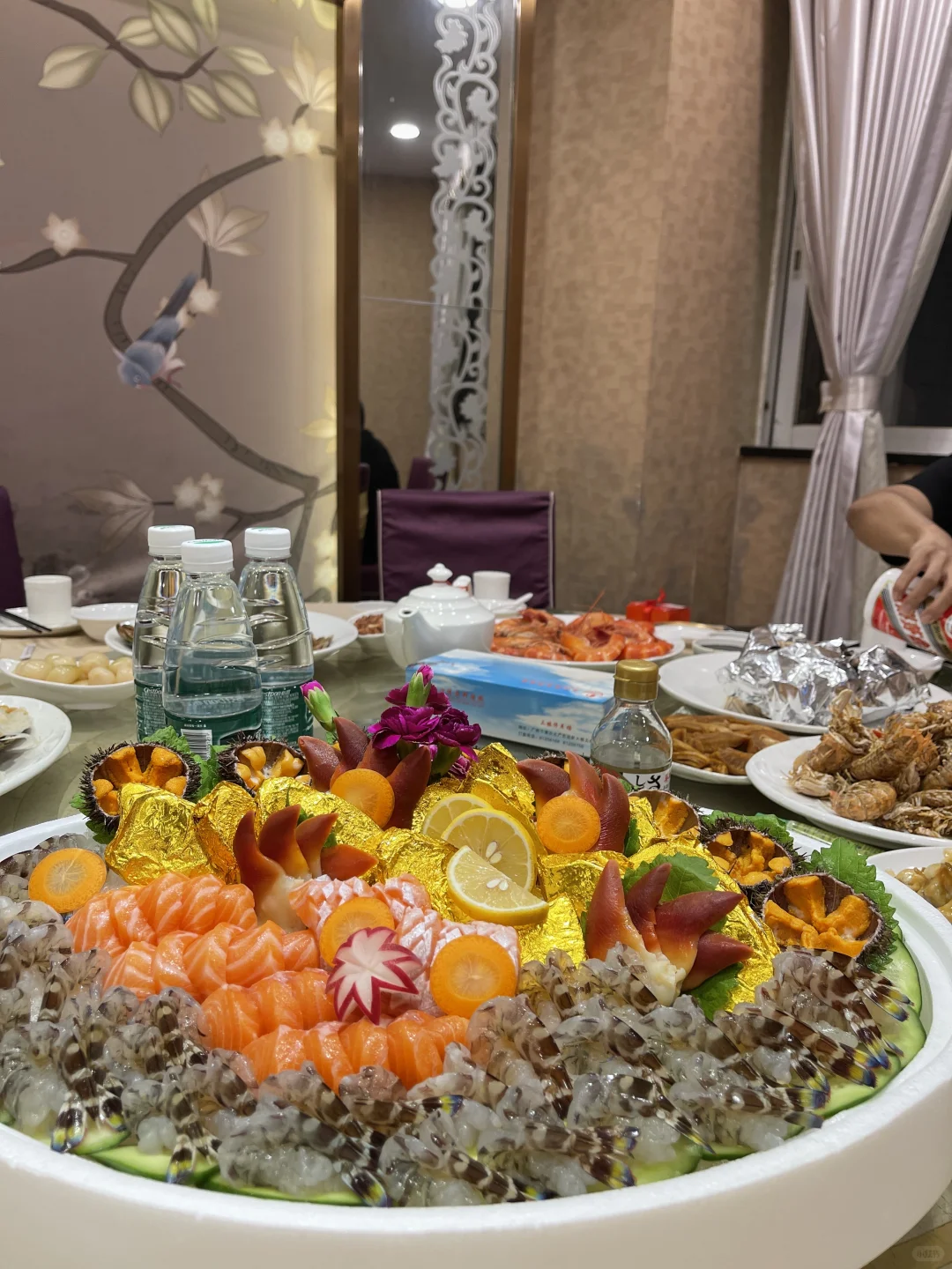 是广州塔前的玫瑰花💐啊！