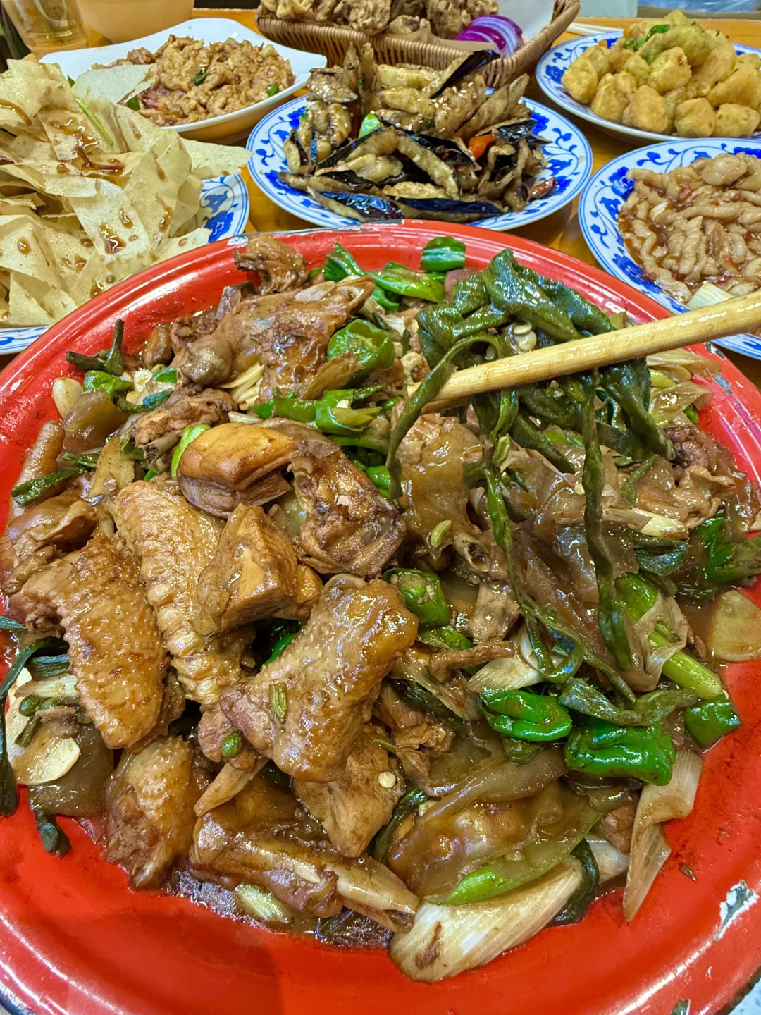 个人认为来济南，逛完趵突泉一定要来炒鸡店！