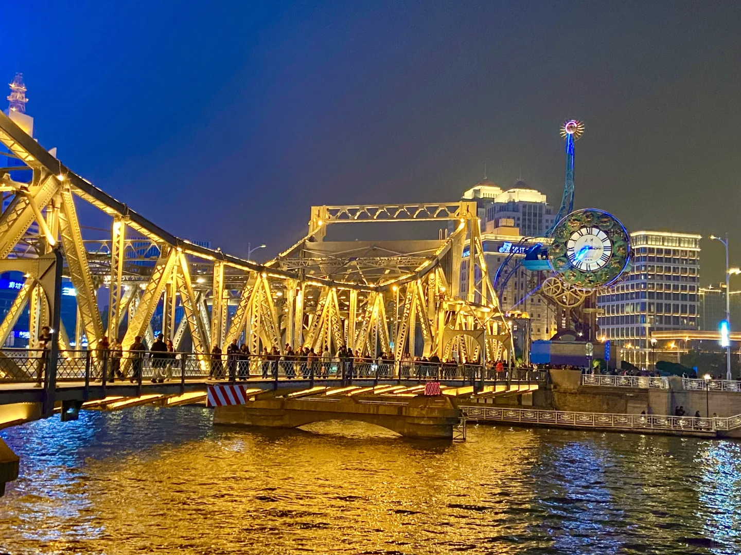 去了欧洲跟到了天津似的