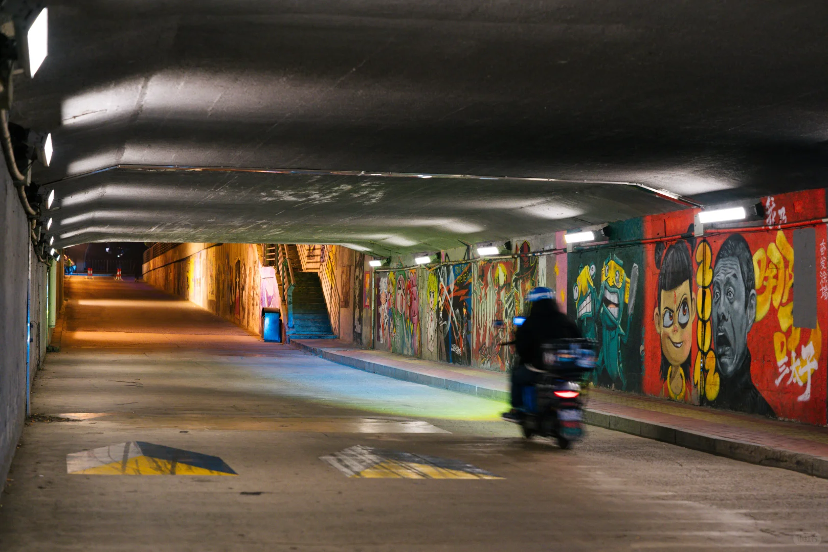 深夜迷路走进一个有趣的地下通道｜天津