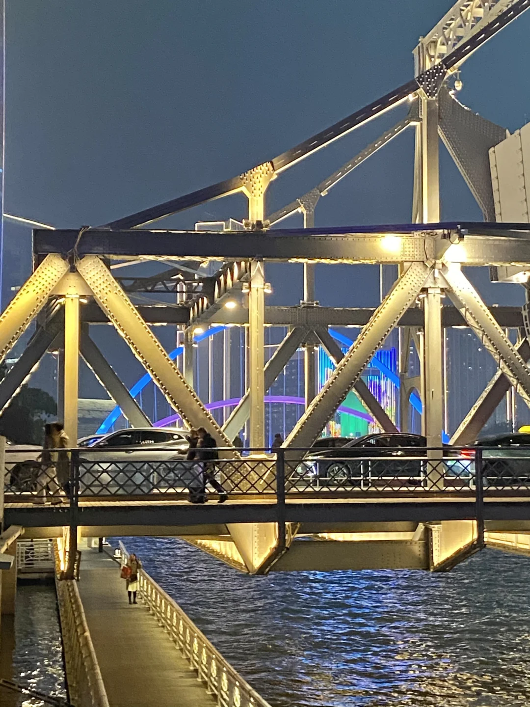 去了欧洲跟到了天津似的