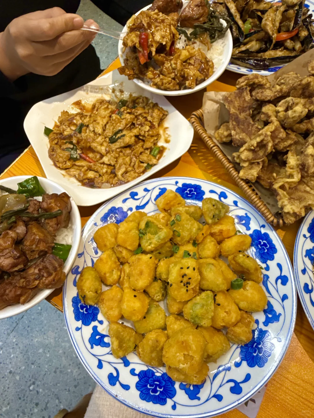 个人认为来济南，逛完趵突泉一定要来炒鸡店！