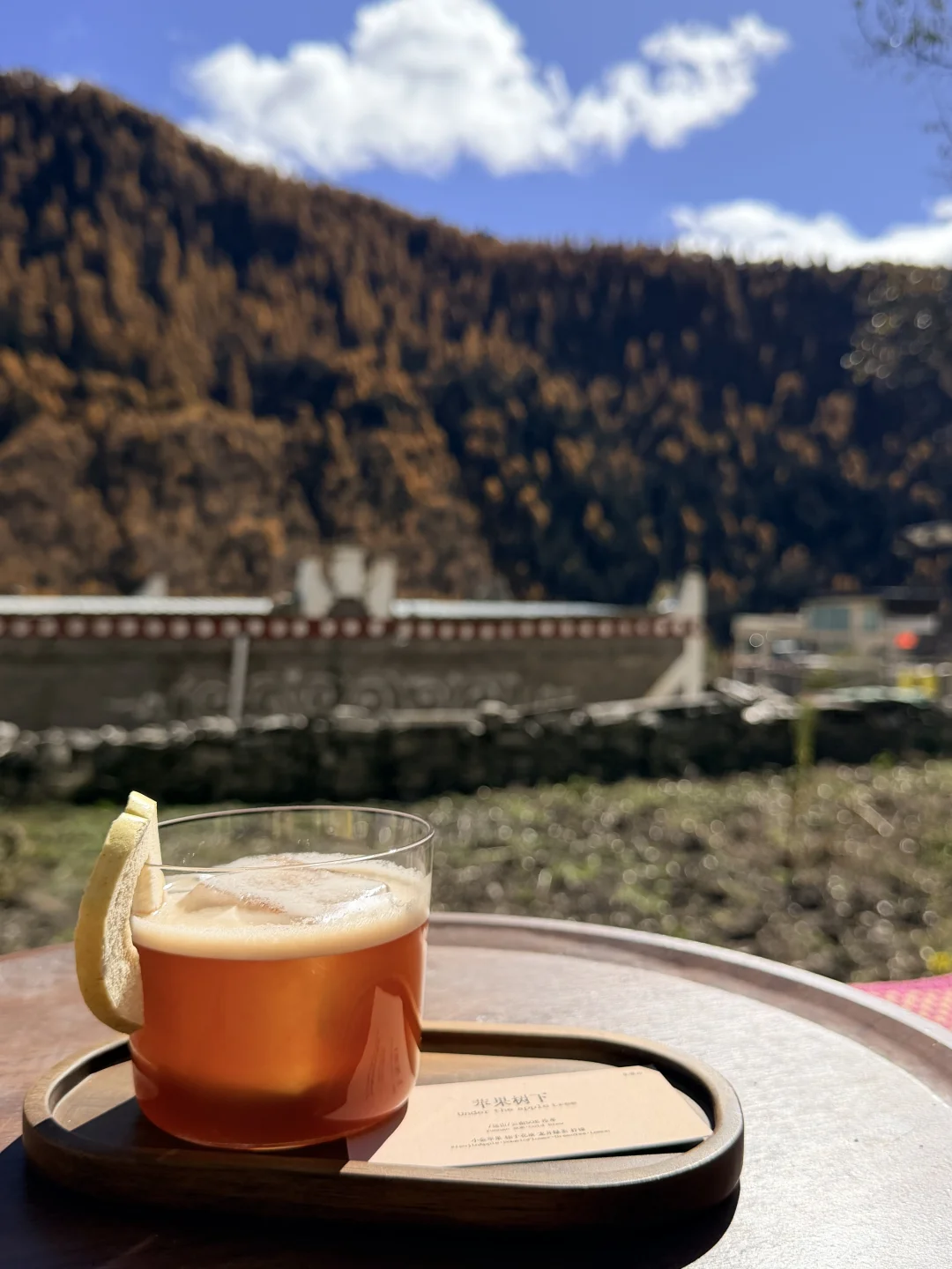 秋假第二天到毕棚沟景区的路堵死了