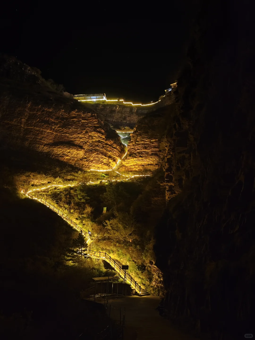 一人夜爬古武当山！29.9门票含电瓶车太