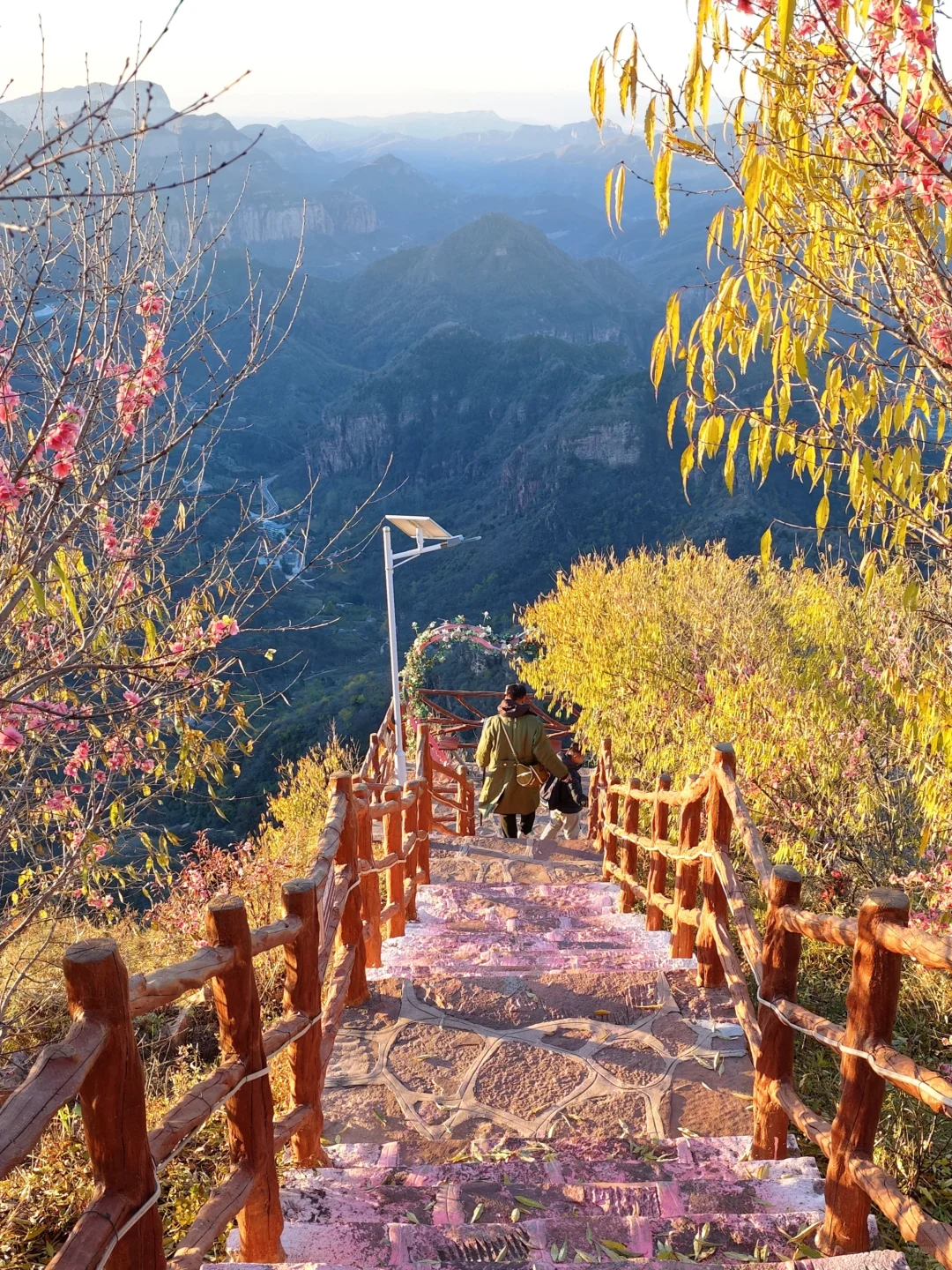 一人夜爬古武当山！29.9门票含电瓶车太