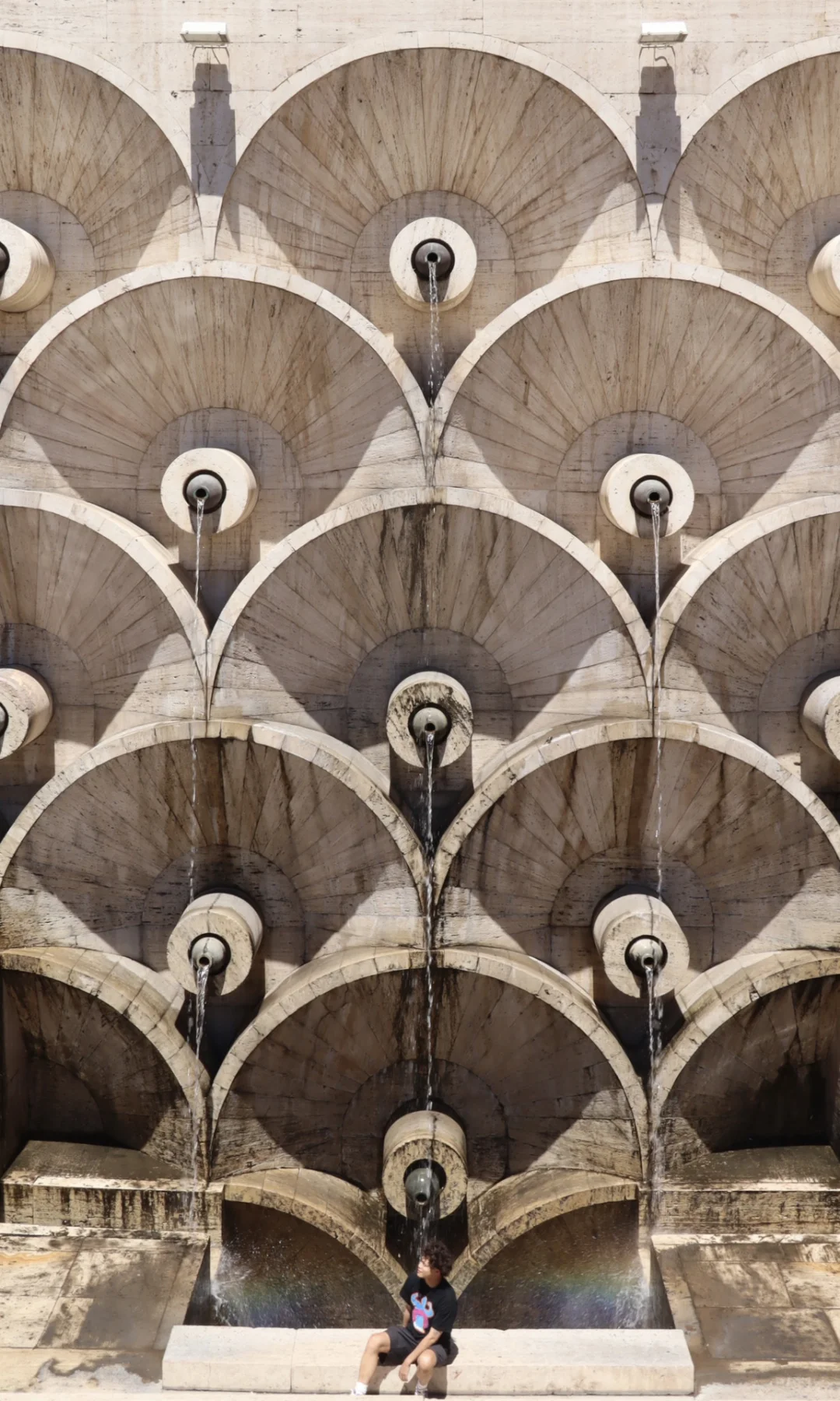 比新疆人少，比欧洲便宜，3k畅玩这两个免签国