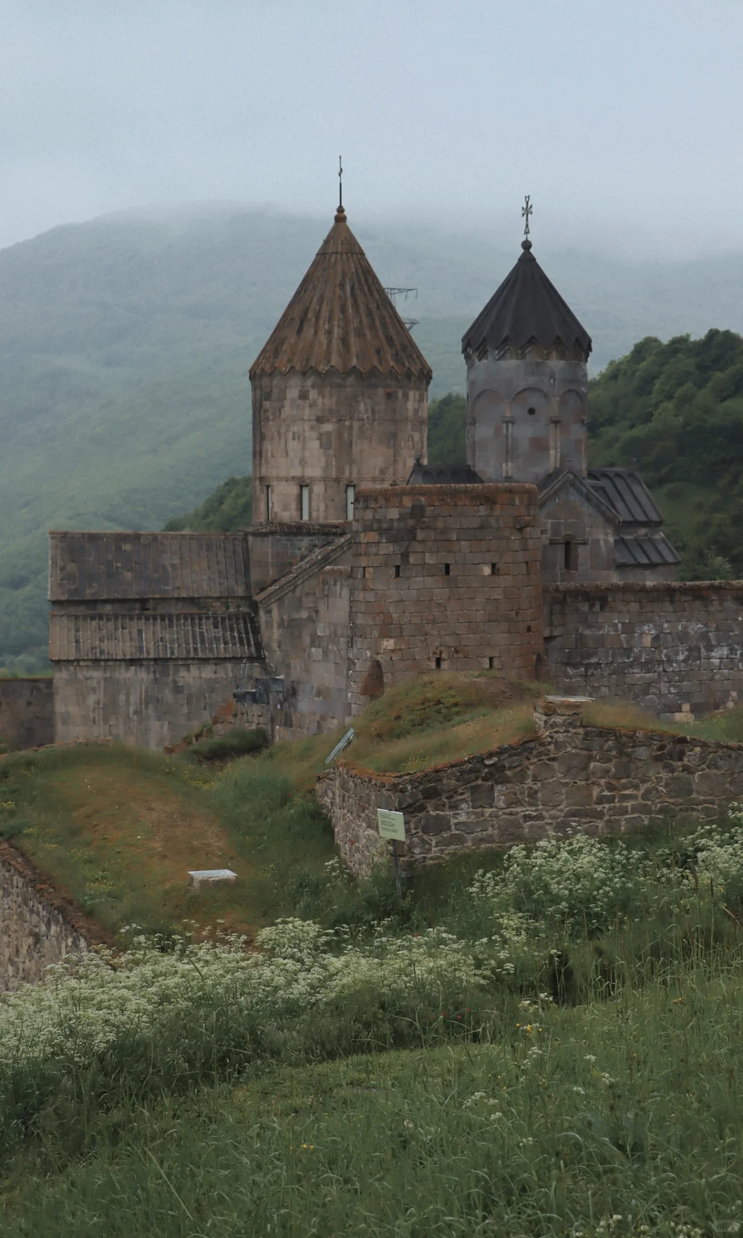 比新疆人少，比欧洲便宜，3k畅玩这两个免签国