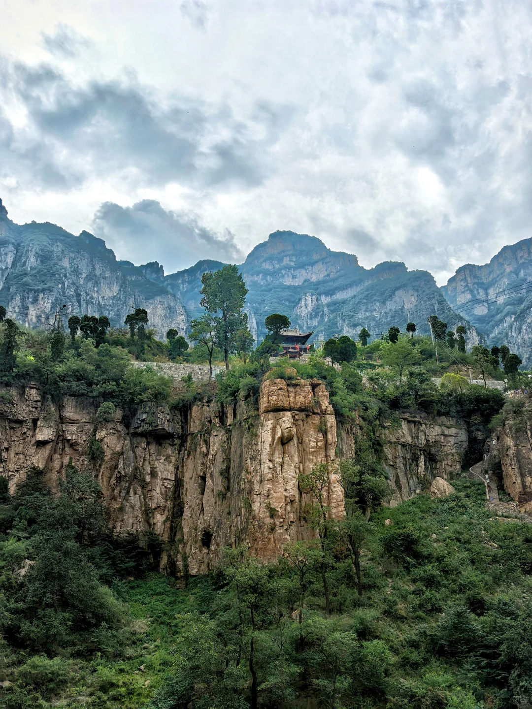 邯郸周边游：悬崖上的山村平顺虹霓村