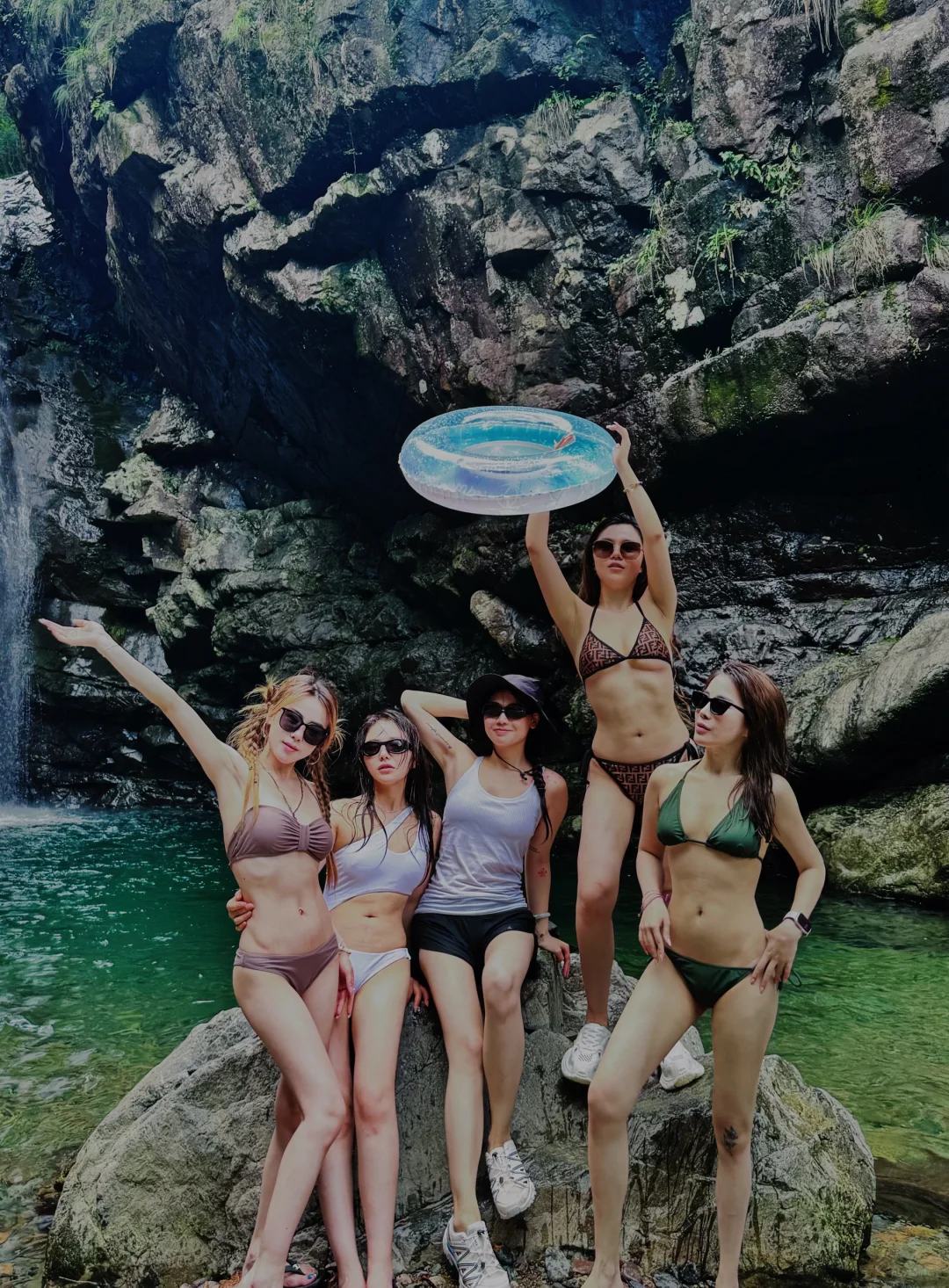 听说瀑布跟比基尼更配⛰️