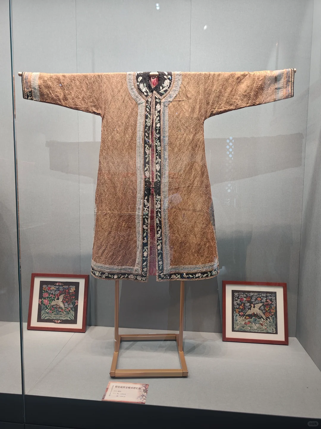 商业街中的古城