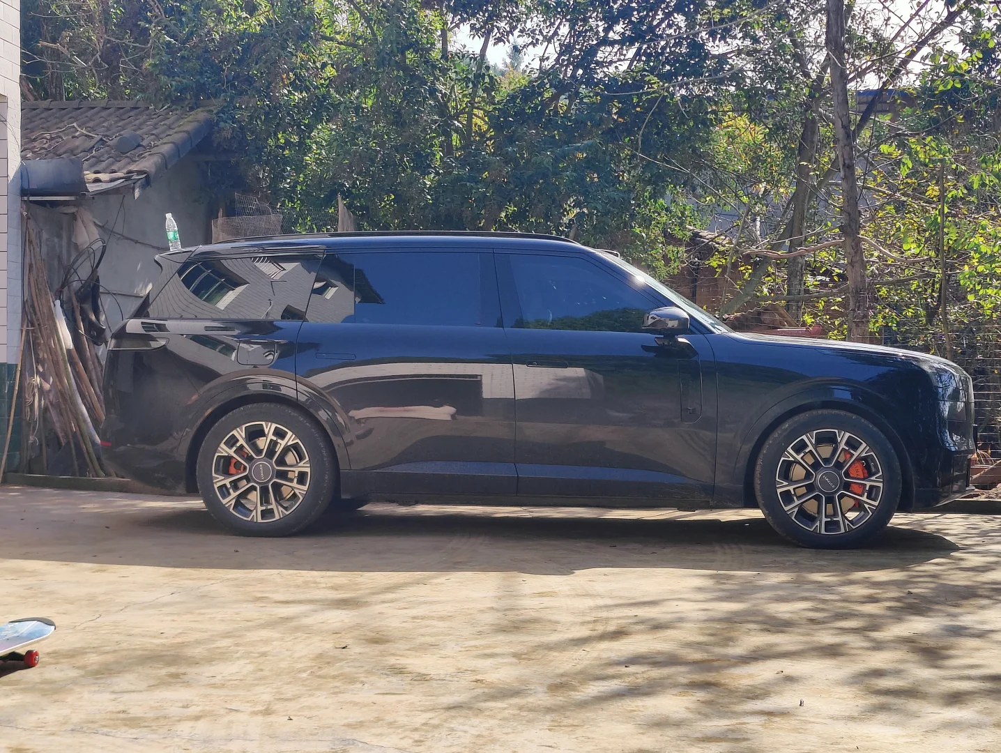 旅游包车避坑！35万多领克900让旅途全程躺