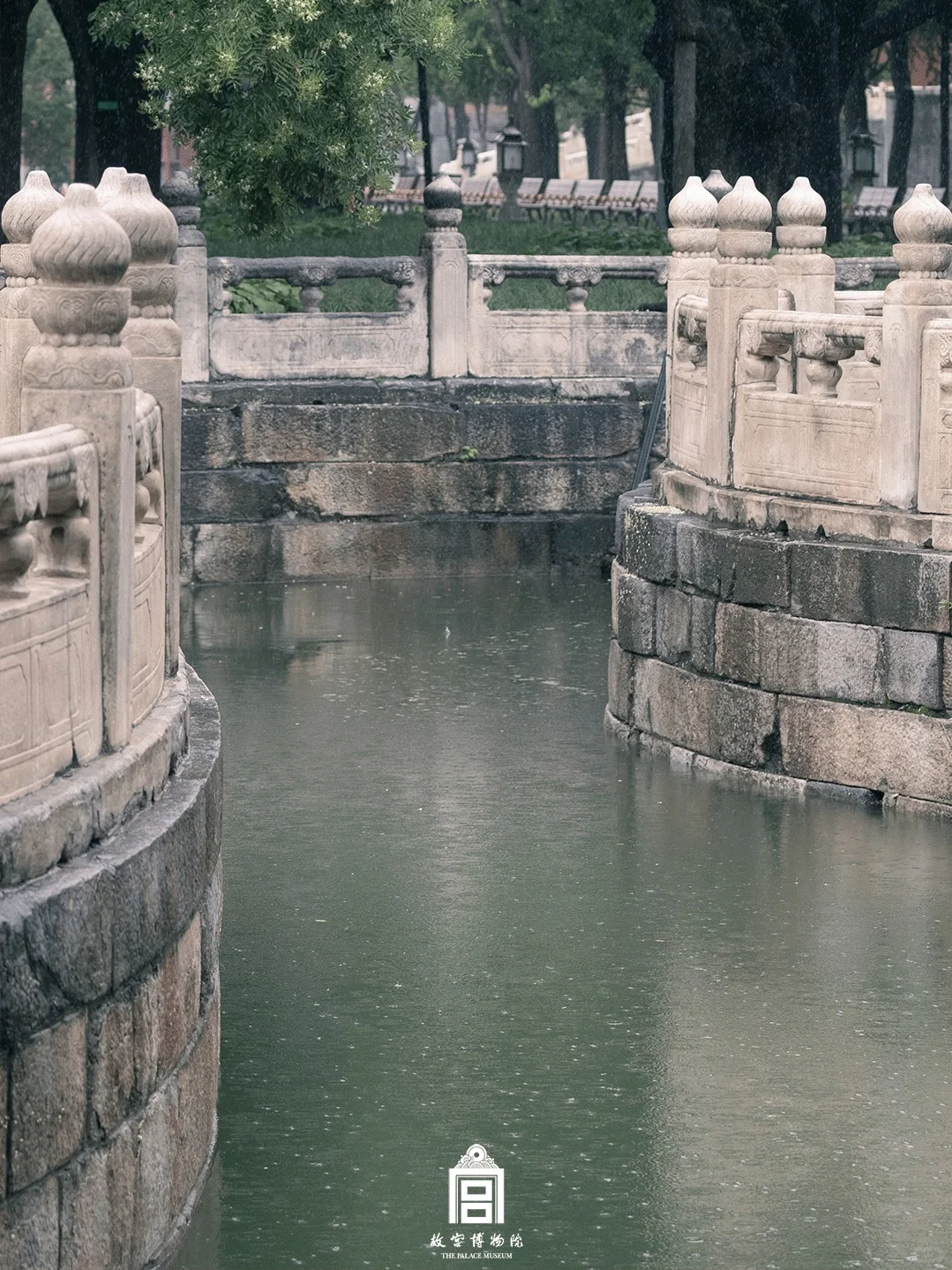 雨落紫禁城｜这趟慢走的雨意太治愈