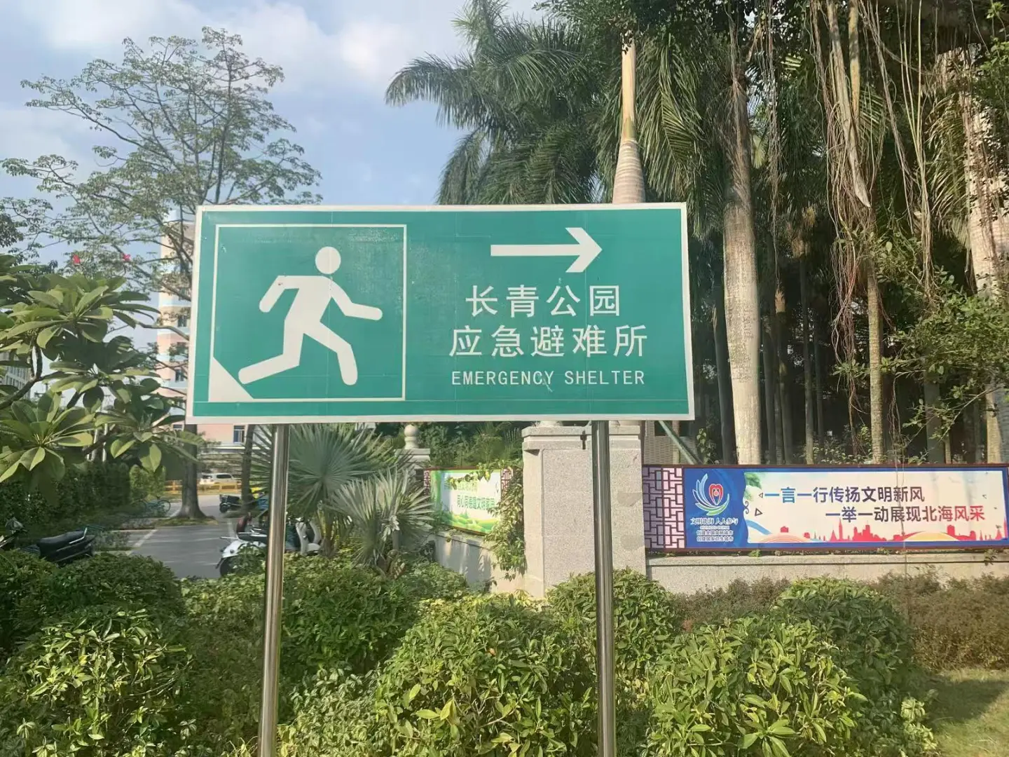 2025年新款交通标志牌，道路导向牌