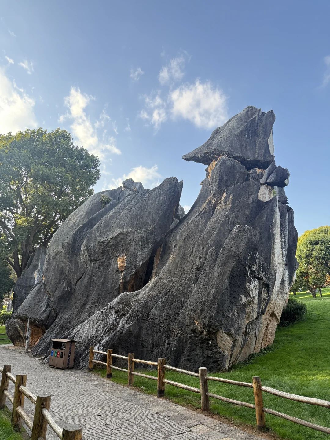 昆明|石林📍 钻进亿年石头缝里探险也太酷了