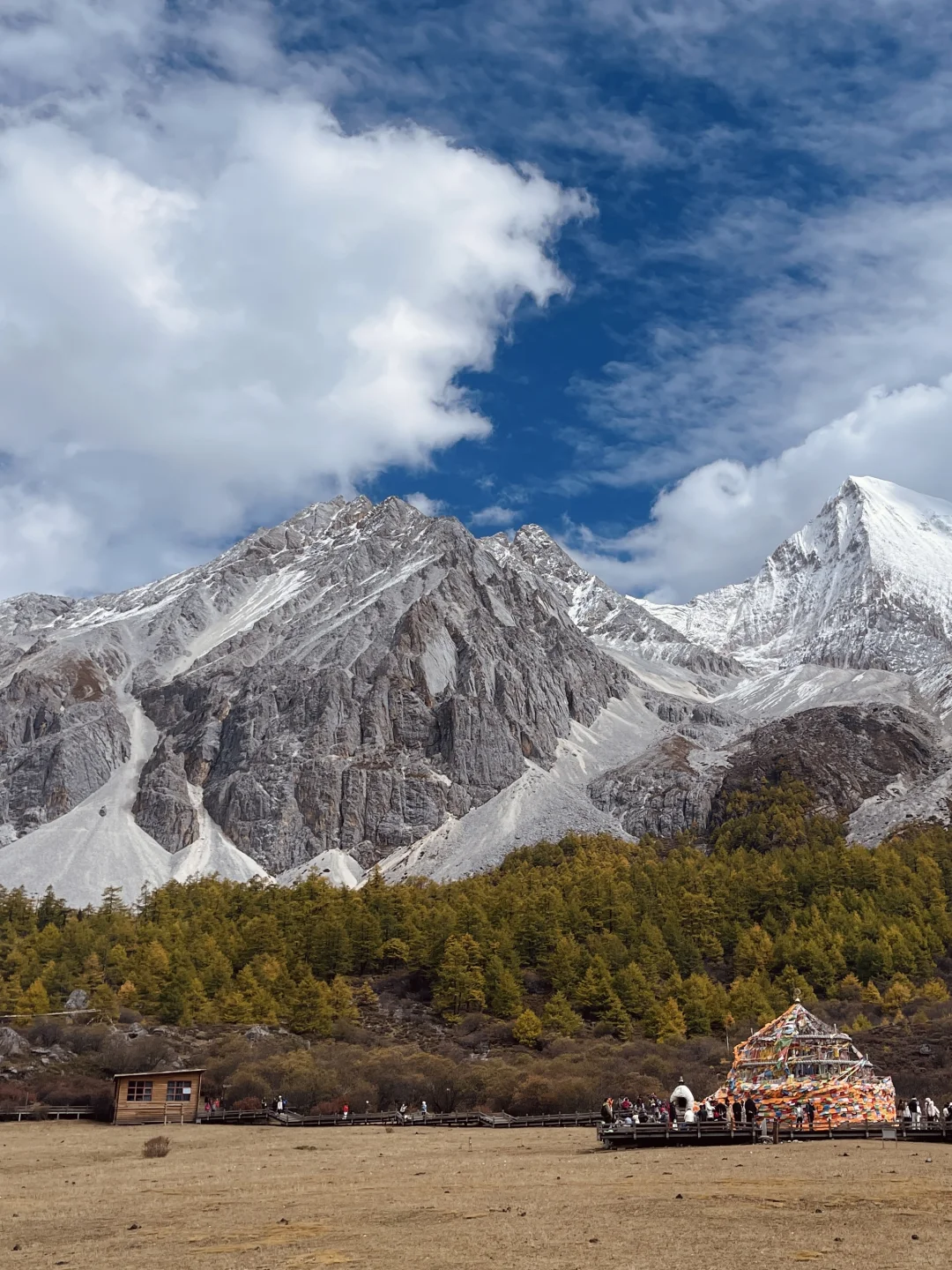 稻城亚丁的秋天，是上帝打翻的调色盘！🏔️