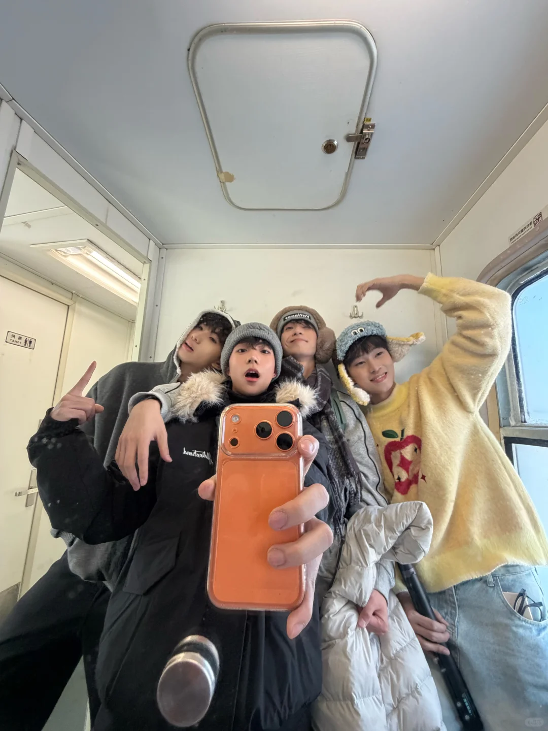 拿到17我就在火车跟朋友这样拍🚂