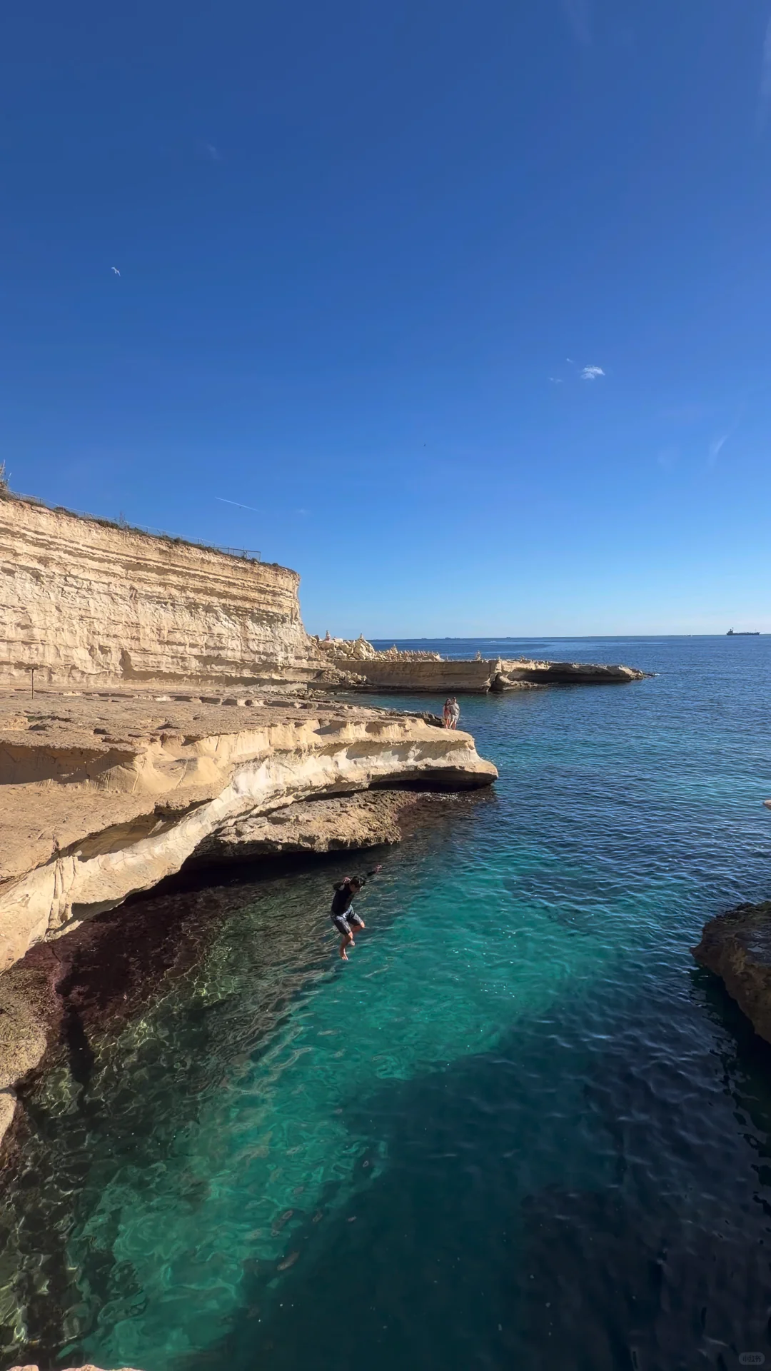 7米崖跳 马耳他最蓝泳池
