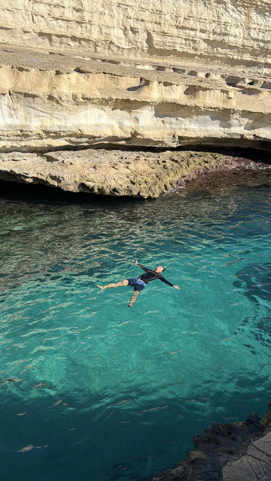 7米崖跳 马耳他最蓝泳池