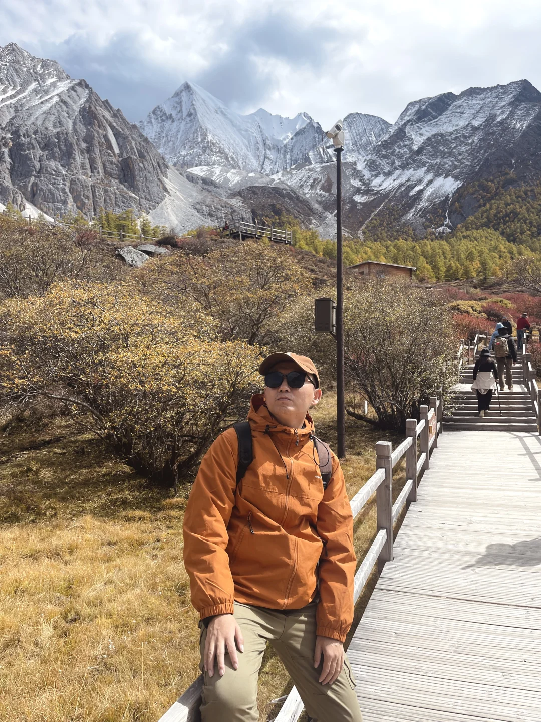 稻城亚丁的秋天，是上帝打翻的调色盘！🏔️