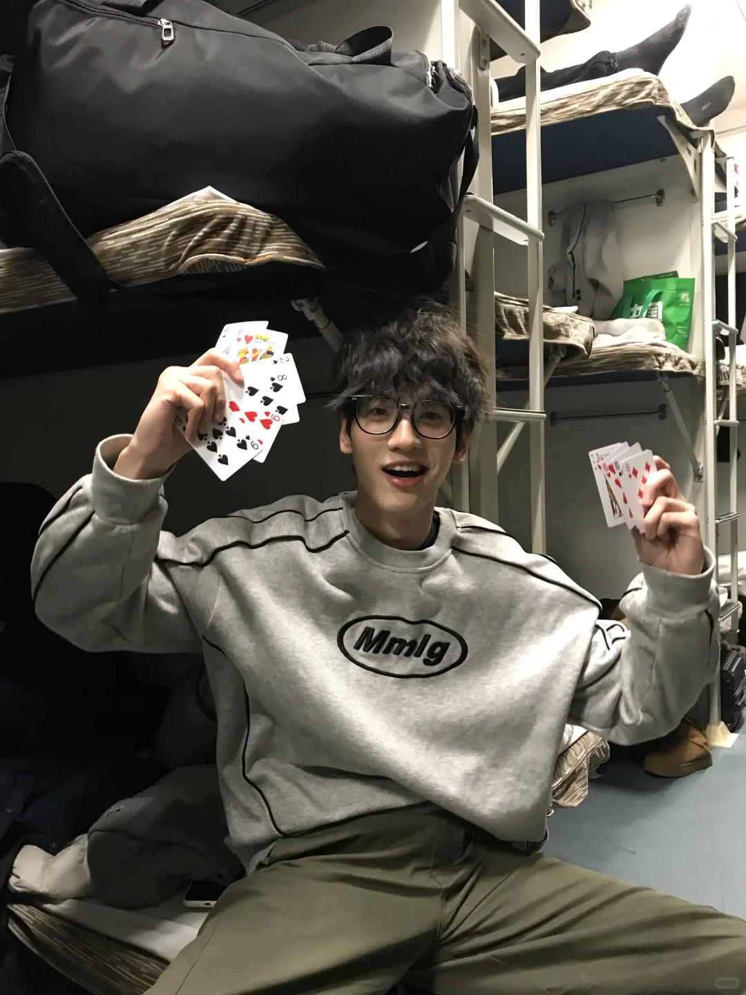 拿到17我就在火车跟朋友这样拍🚂