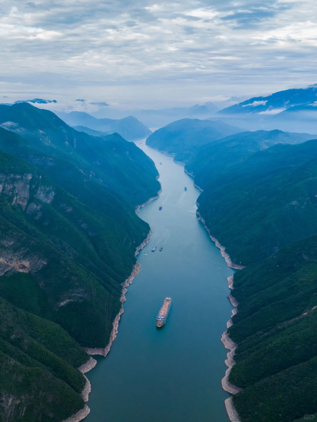 强推你们11月来三峡！世纪游轮的秋色封神了