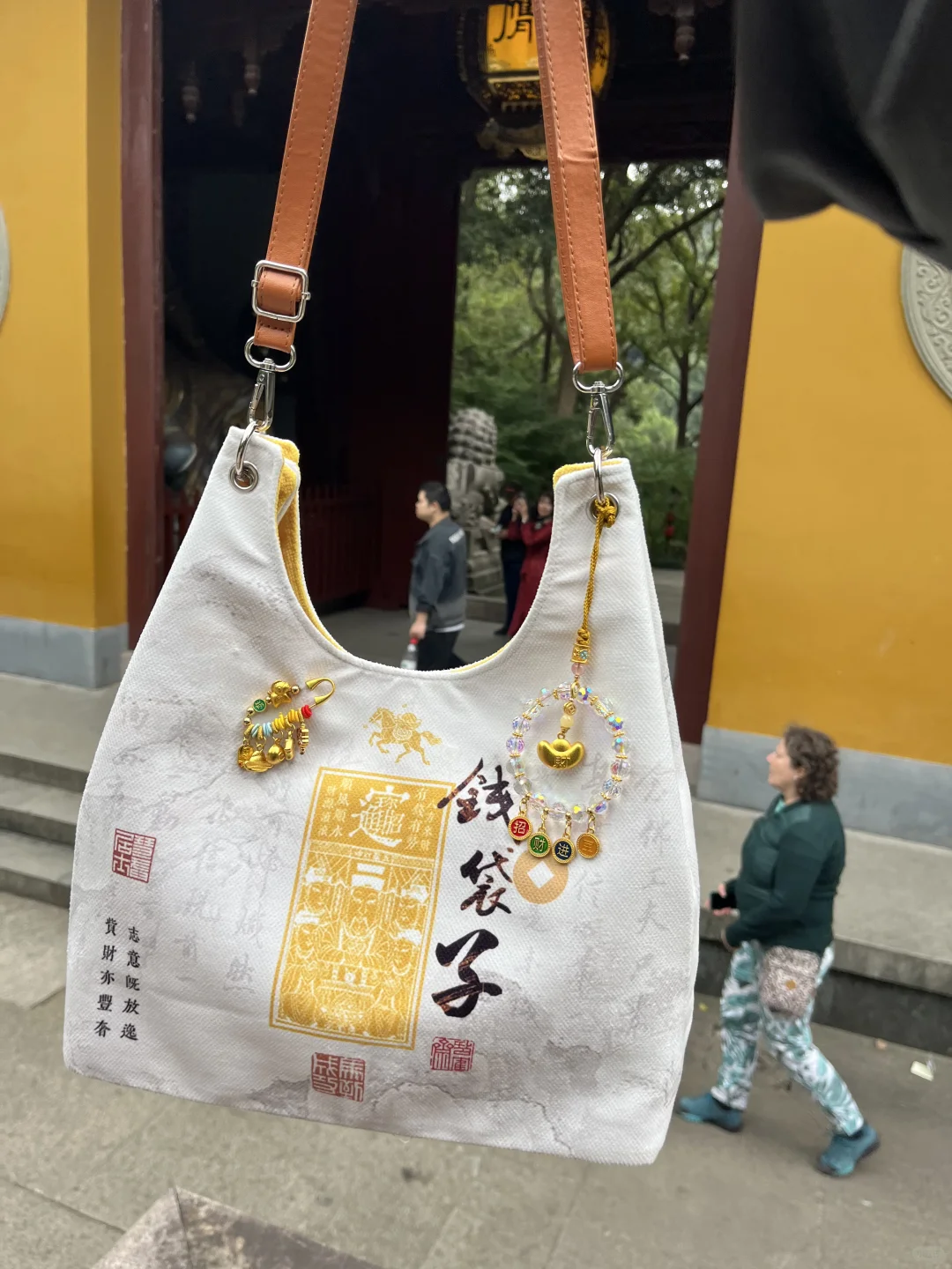 灵隐景区超火💰袋子！两个款式2选1，好纠结