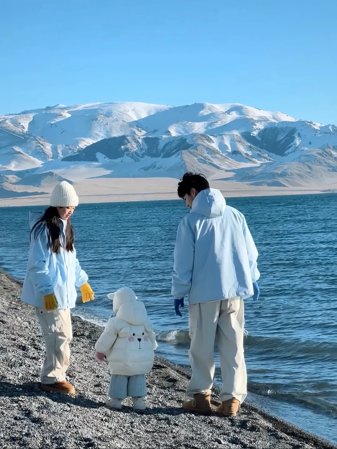 带娃玩冰雪别卷喀纳斯了!伊犁暖5℃人还少