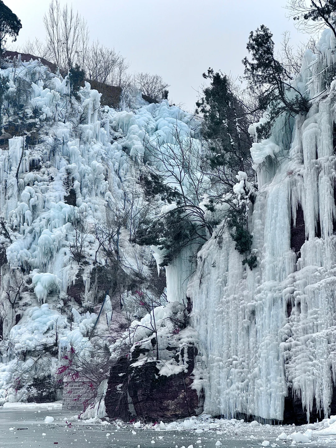 不是冰岛，是济南莱芜红崖村冰瀑布💙🩵🤍❄️