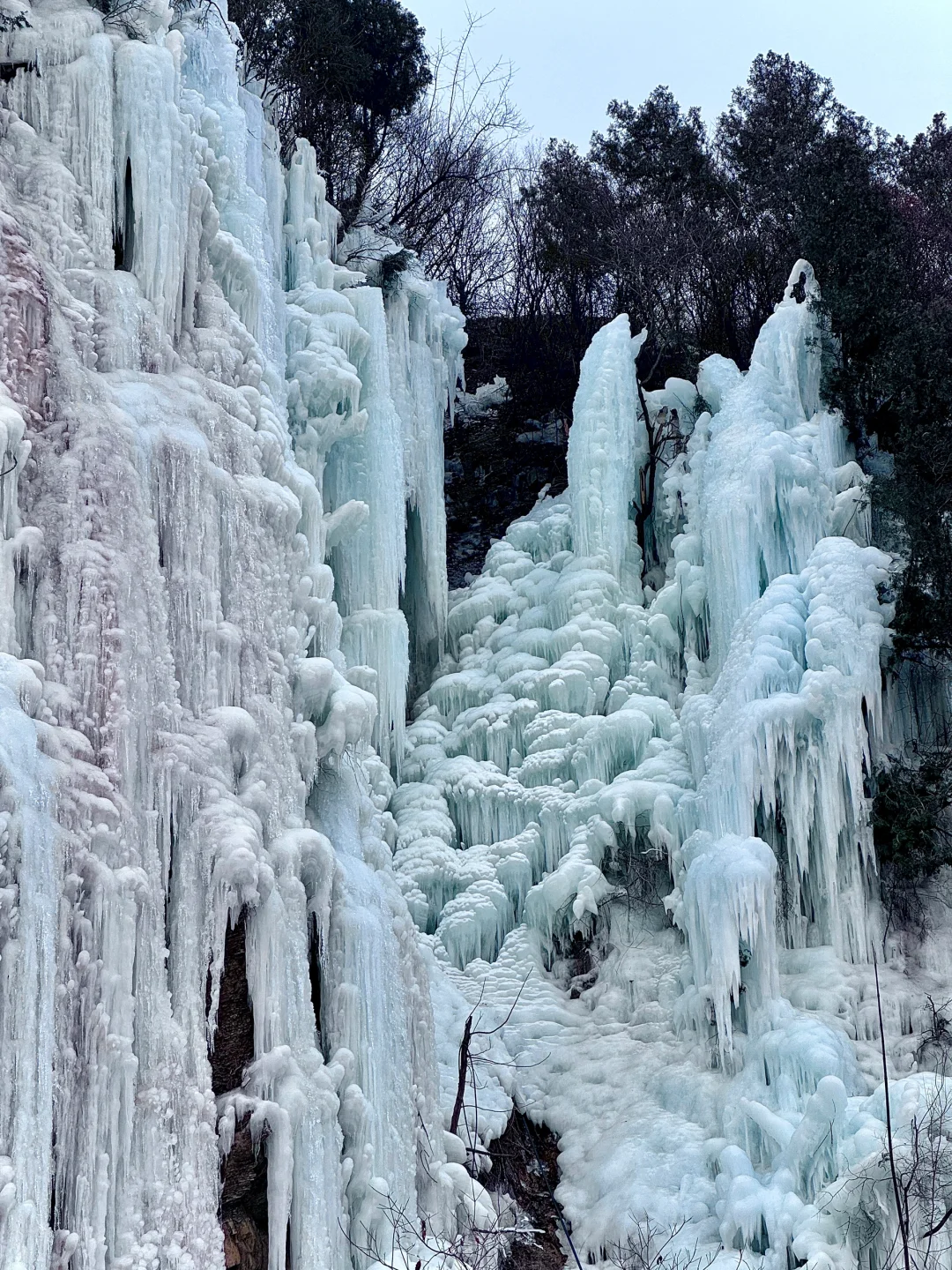 不是冰岛，是济南莱芜红崖村冰瀑布💙🩵🤍❄️