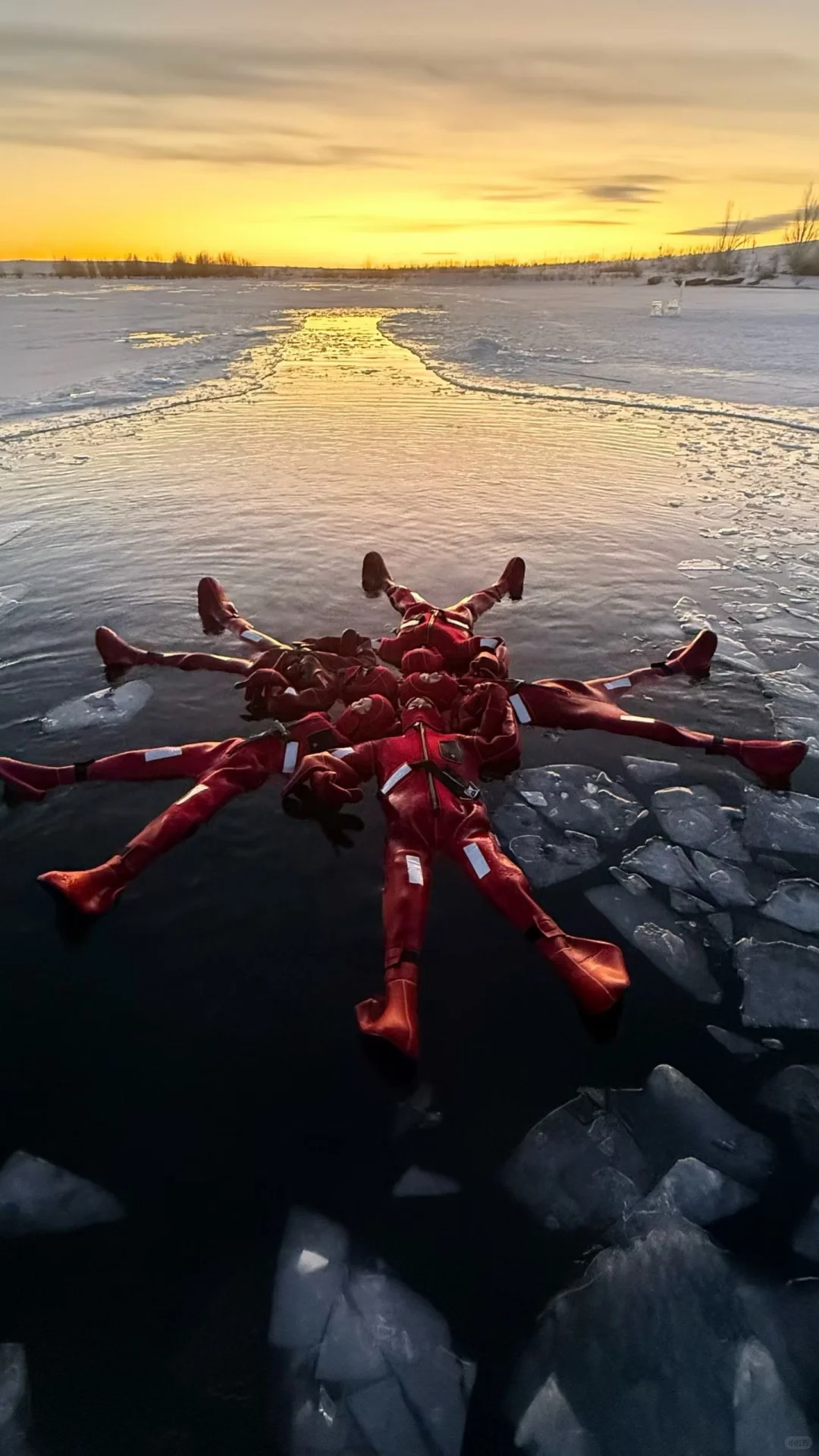阿勒泰的浮冰玩过了
