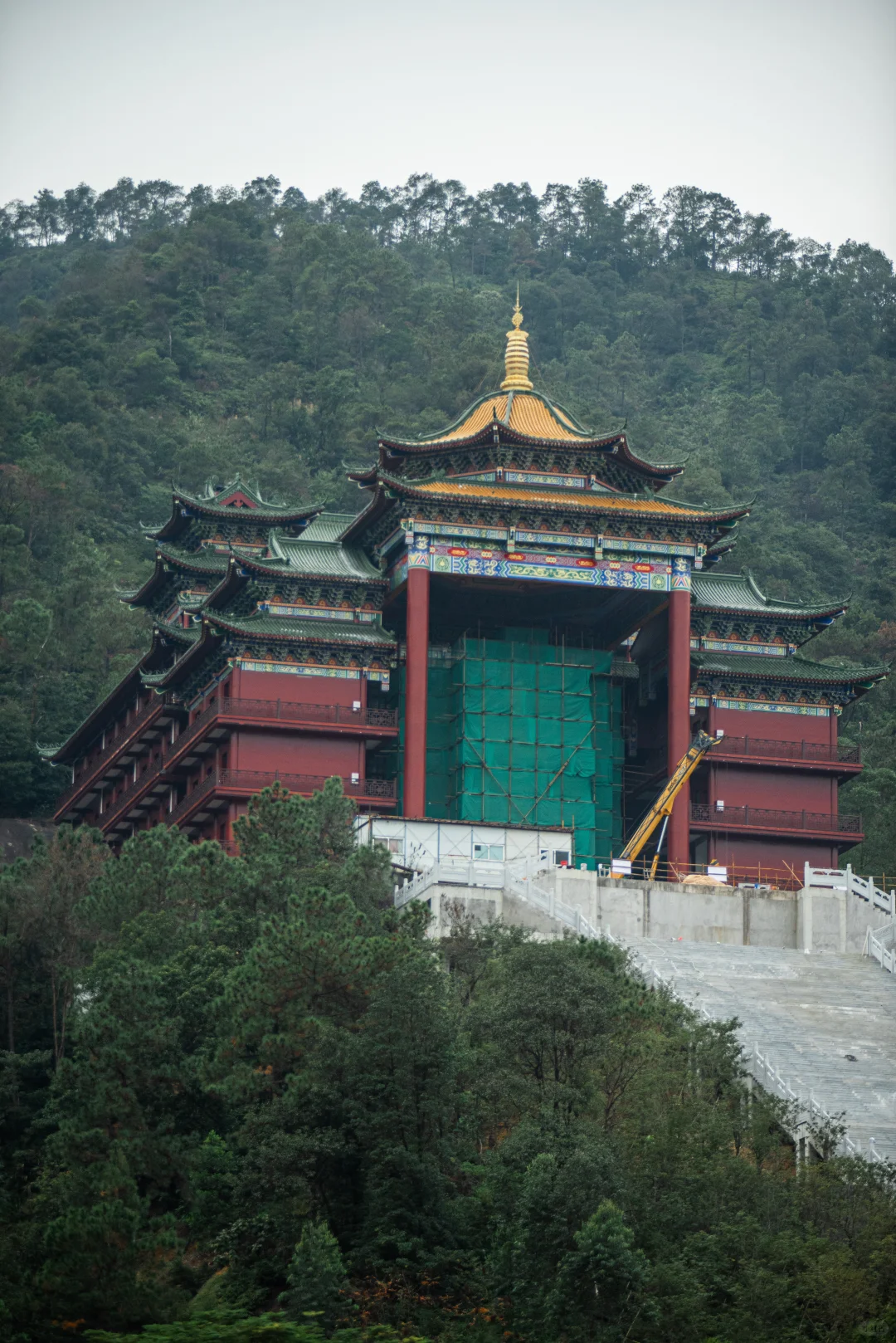 在肇庆发现一座极其宏伟的佛寺｜四会六祖寺